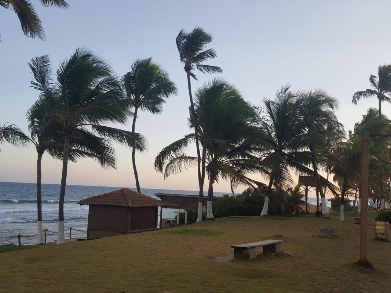 1/4 MOBILIADO EM FRENTE À PRAIA, EM SALVADOR BAHIA