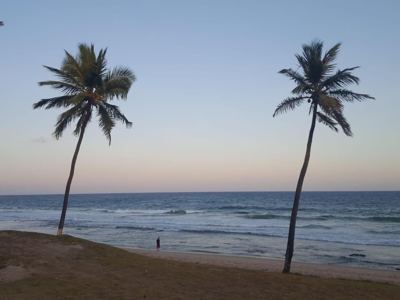 1/4 MOBILIADO EM FRENTE À PRAIA, EM SALVADOR BAHIA