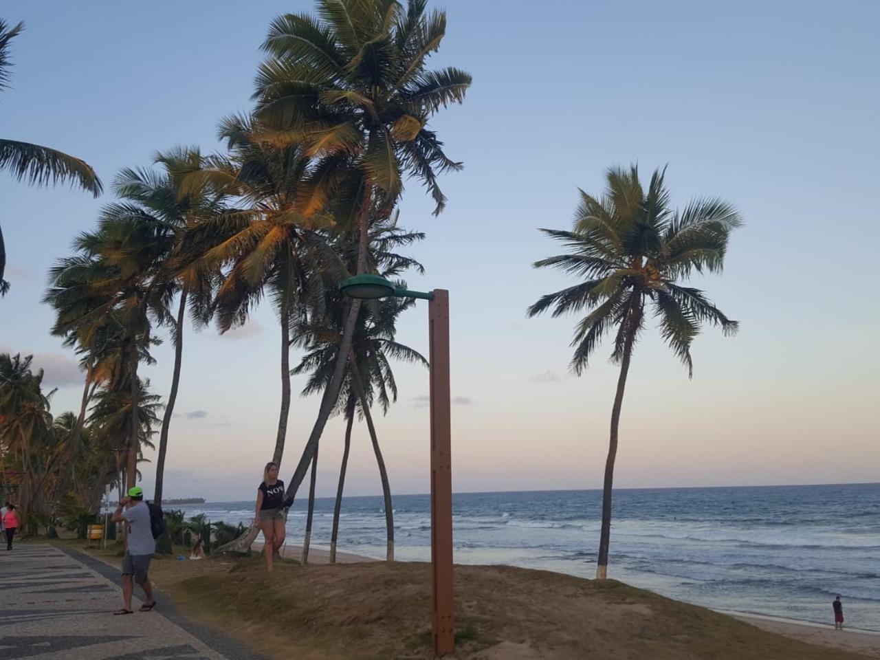 1/4 MOBILIADO EM FRENTE À PRAIA, EM SALVADOR BAHIA
