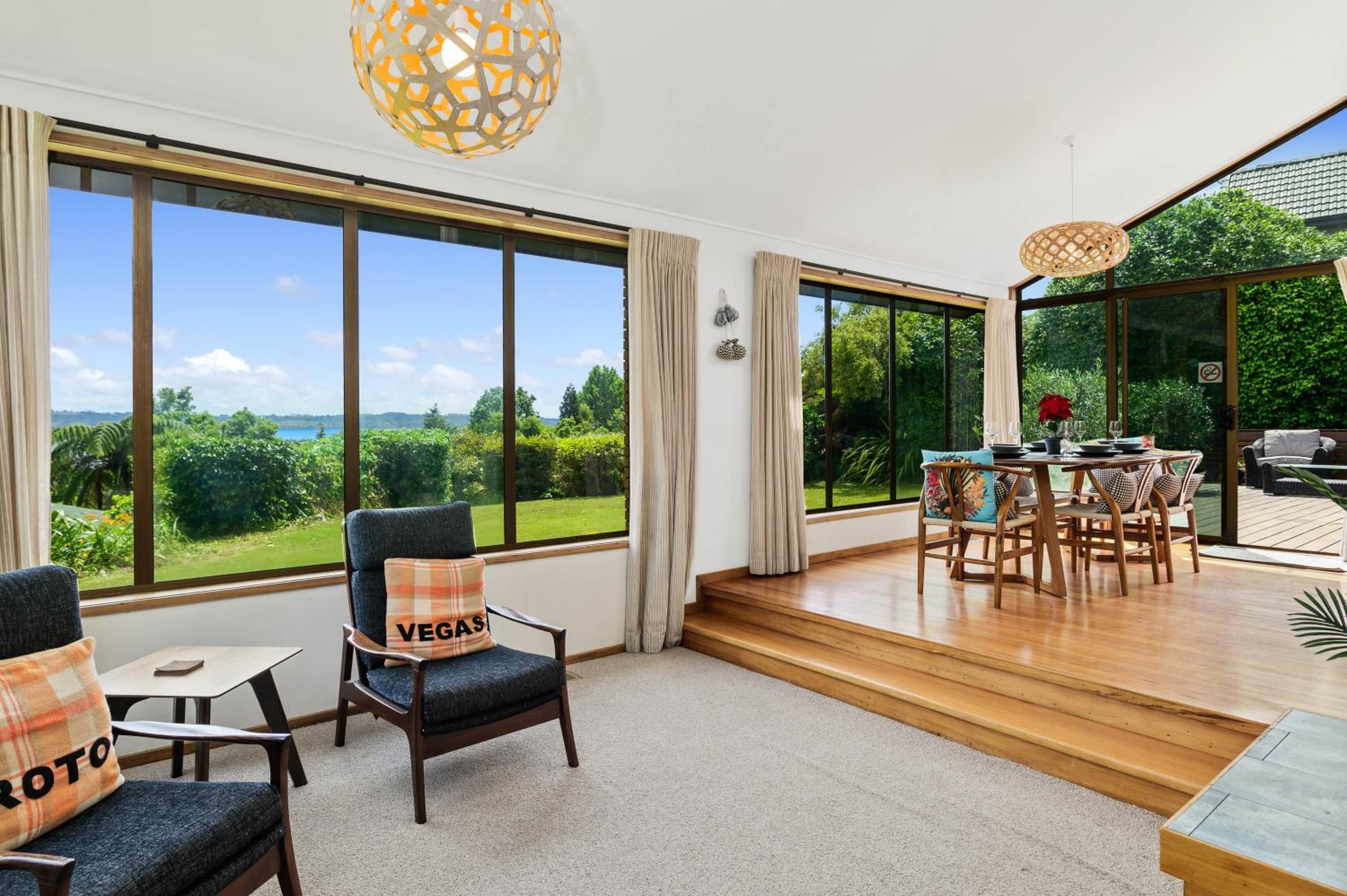 The Bird House - Kawaha Point, Rotorua. Stylish six bedroom home with space, views and relaxed atmosphere view 2