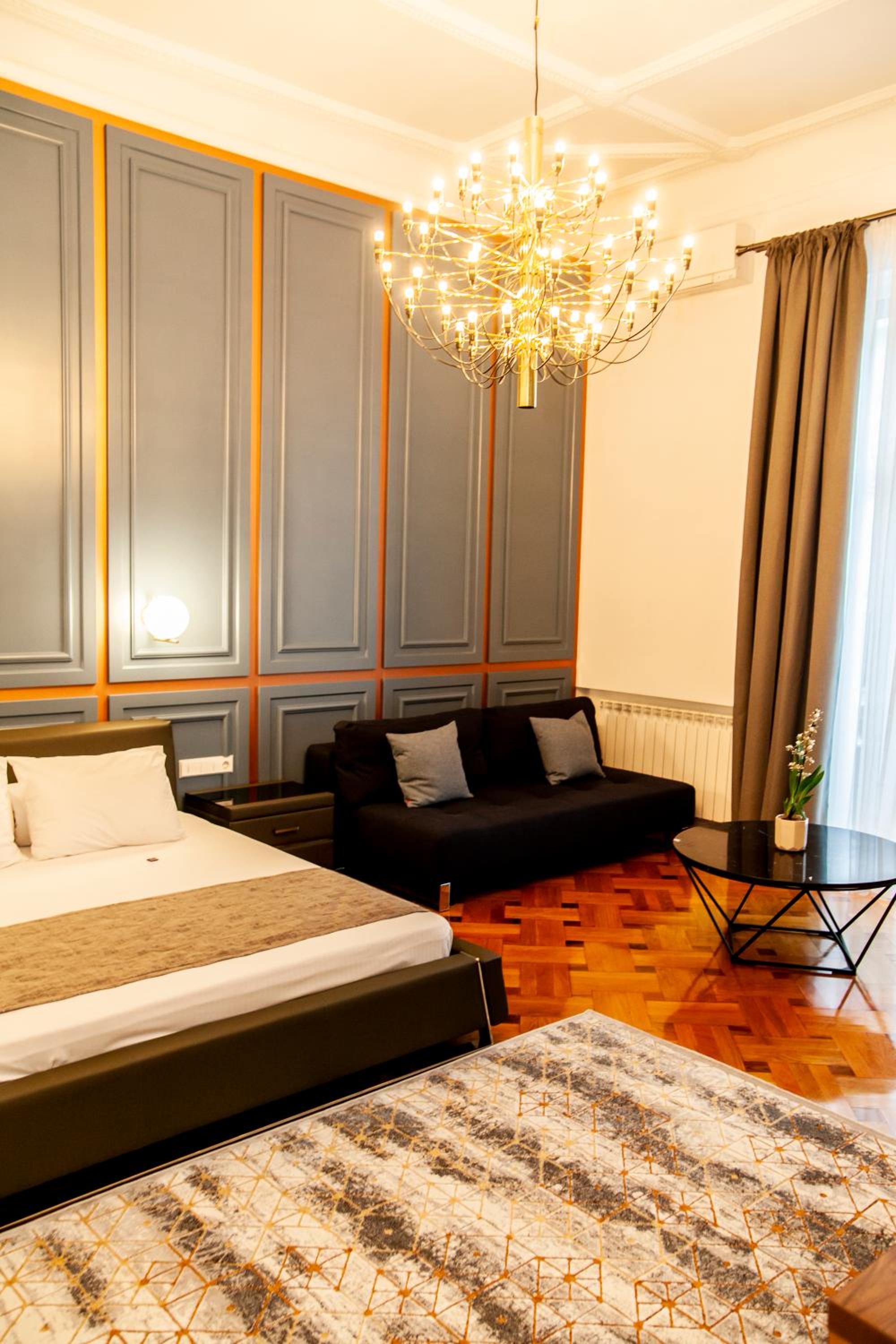 Matei Corvin Deluxe Apartment