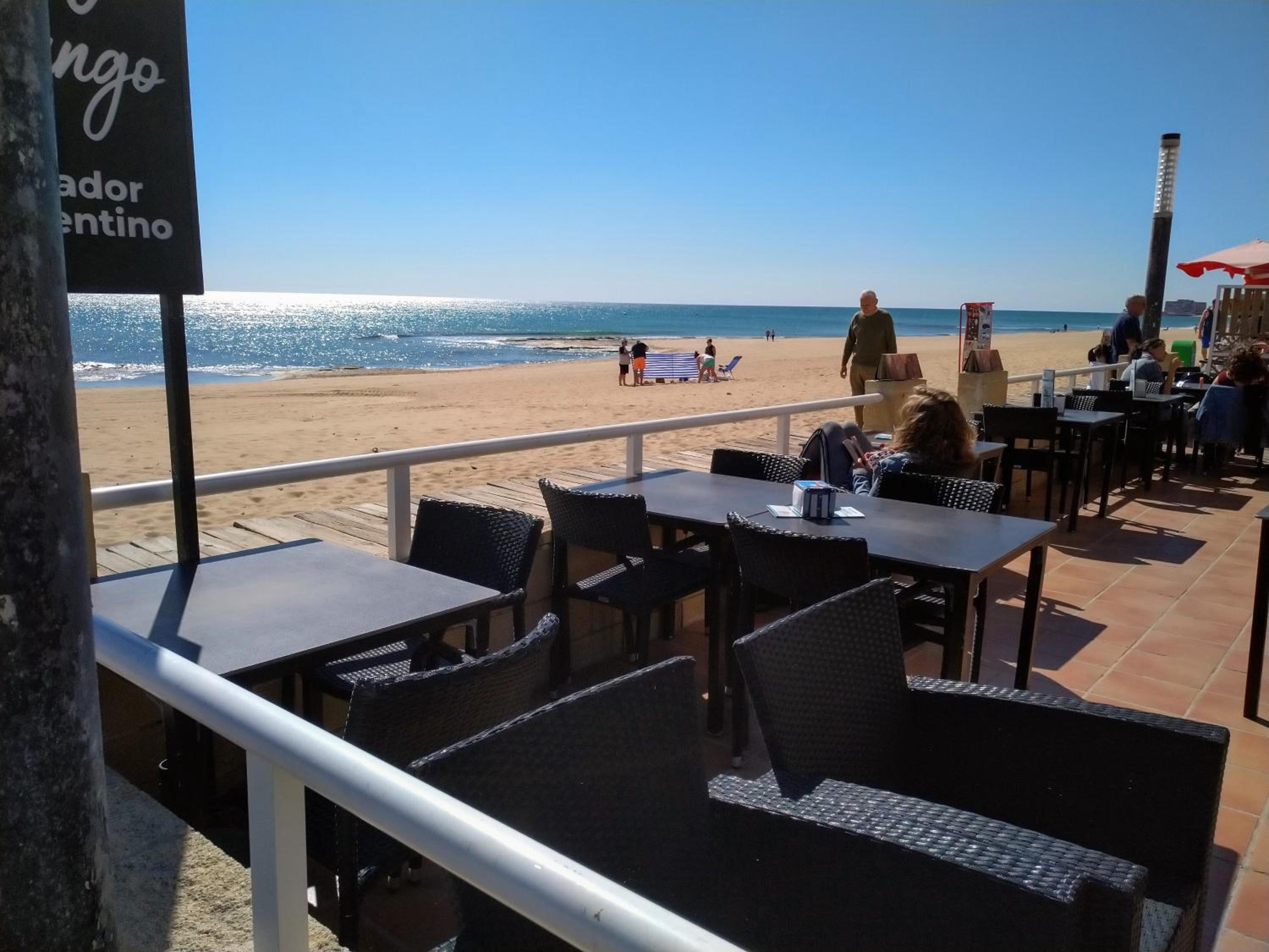 7th floor beachfront apartment with stunning views photo 5