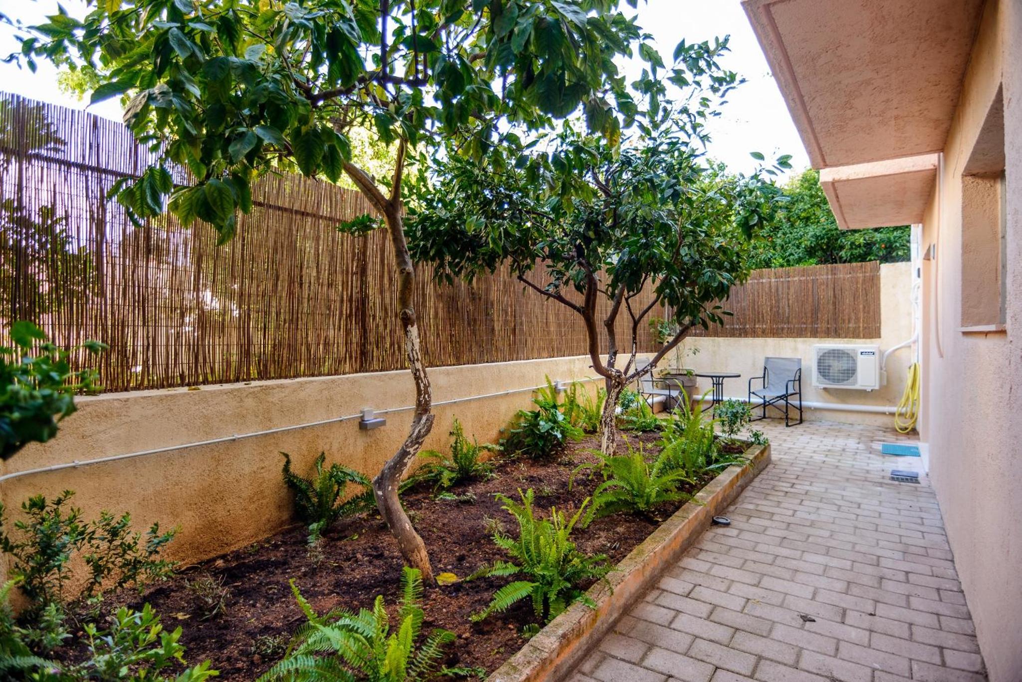 Nikos' Garden Apartment view 2