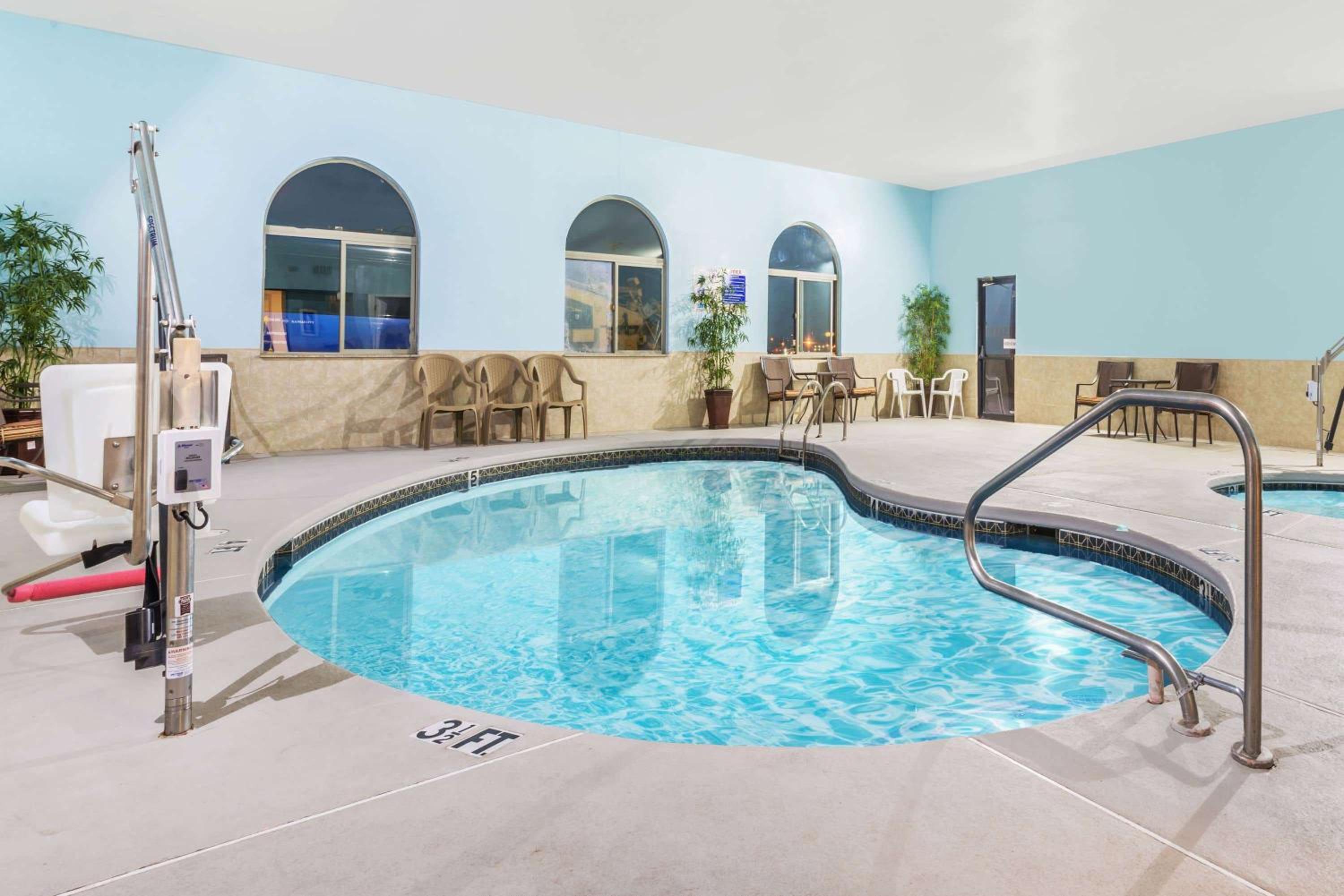 Pueblo Vacations - Days Inn by Wyndham Pueblo - Property Image 3