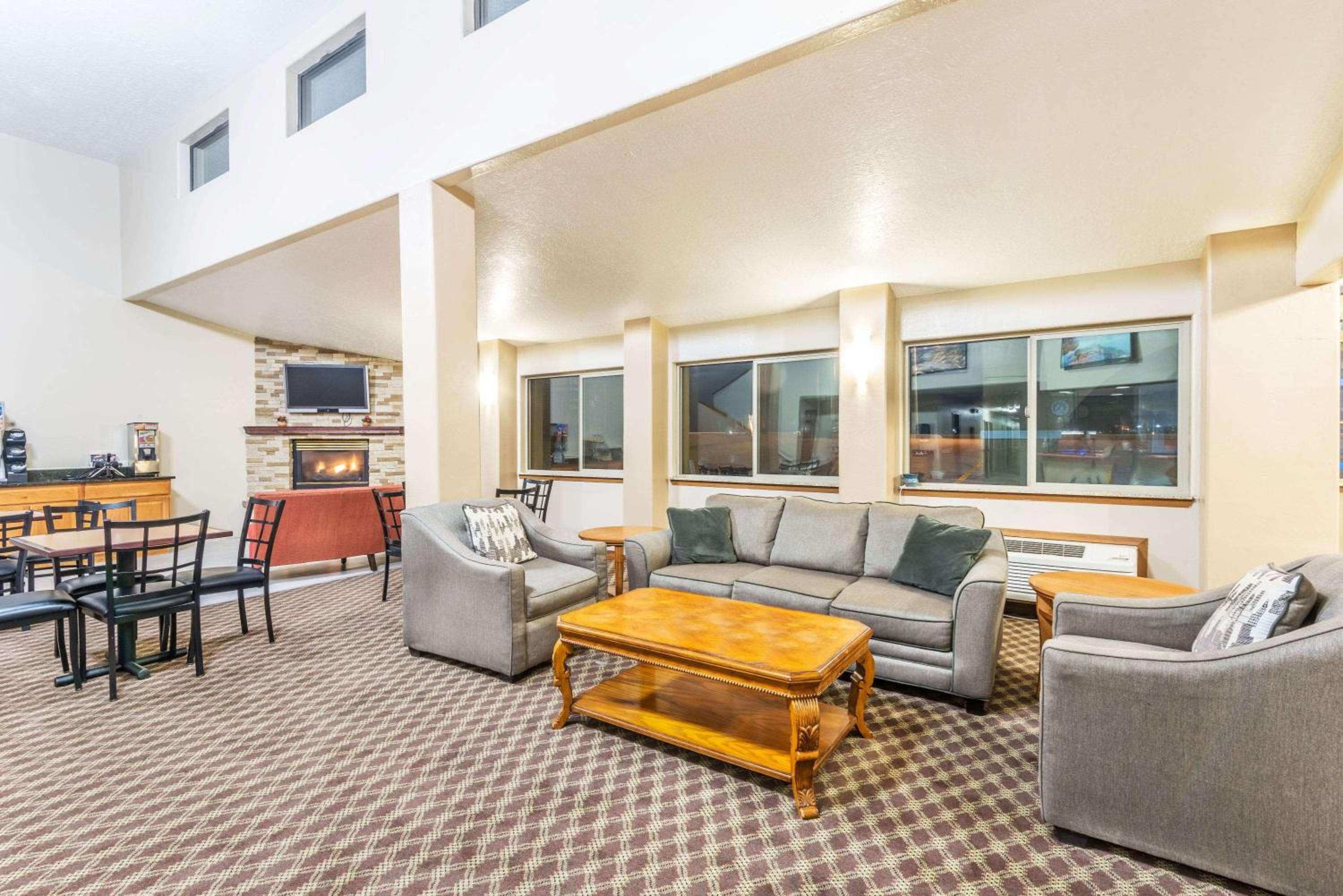 Pueblo Vacations - Days Inn by Wyndham Pueblo - Property Image 2