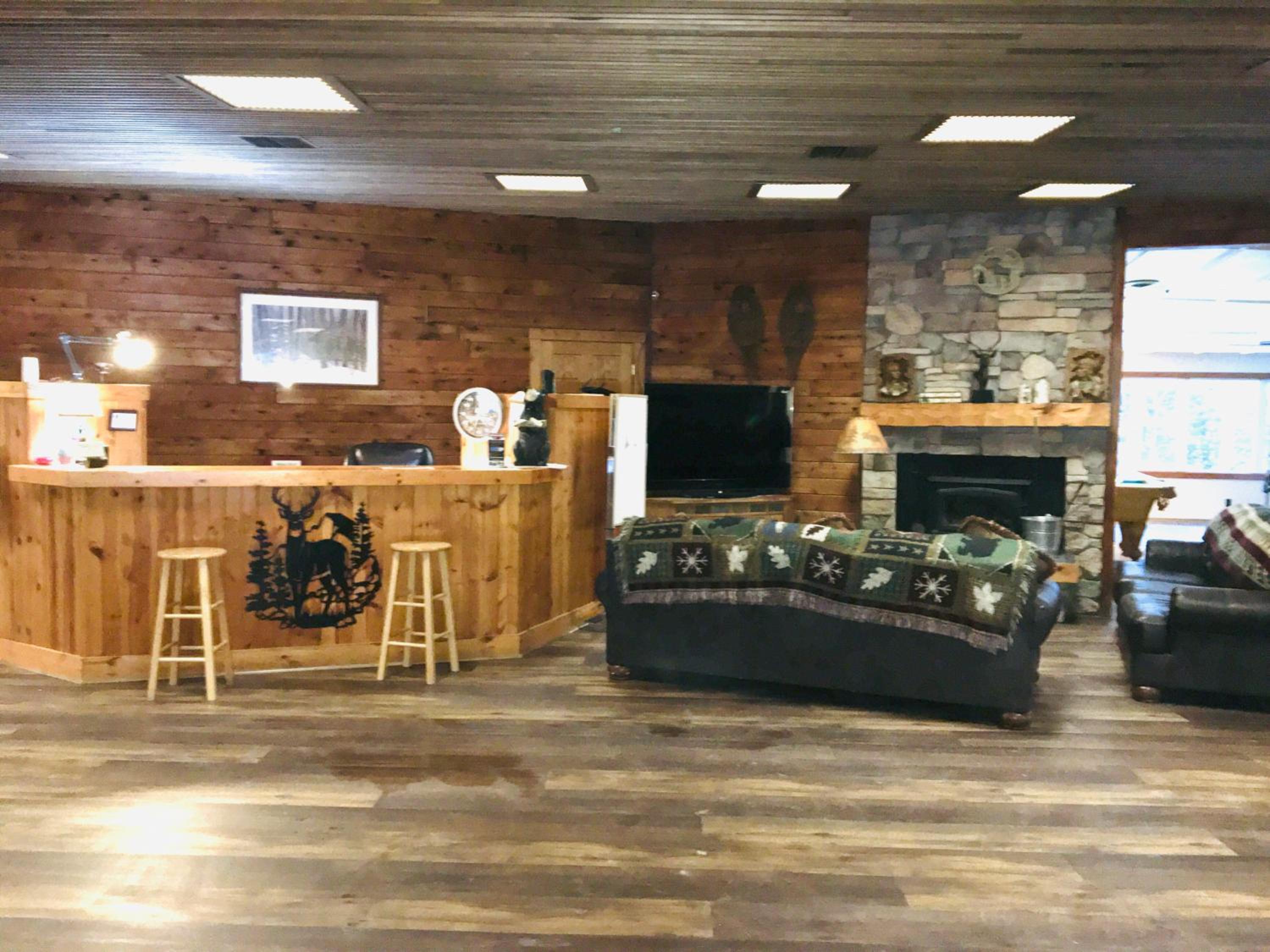 Hiawatha Lodge Inn