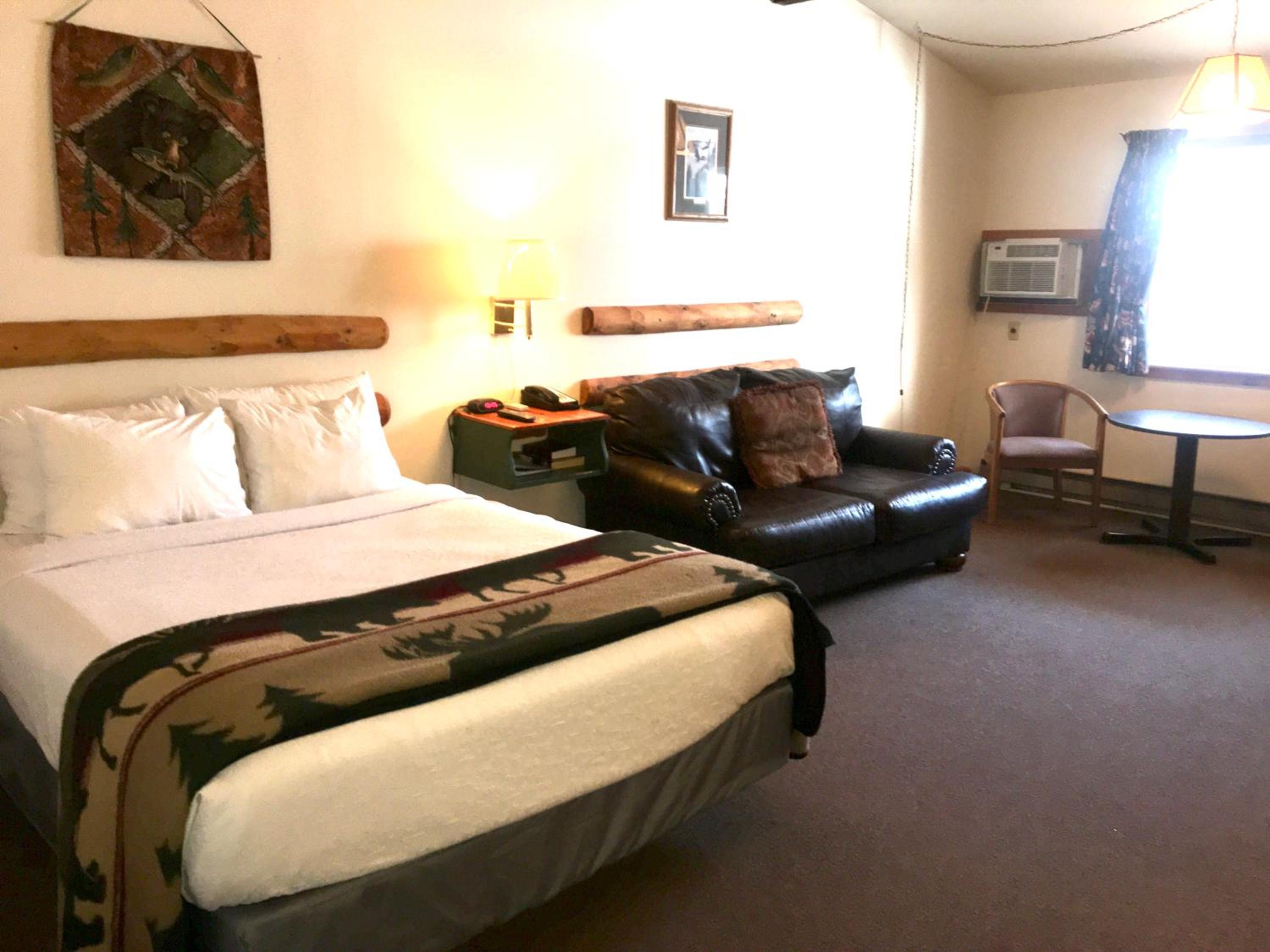 Hiawatha Lodge Inn