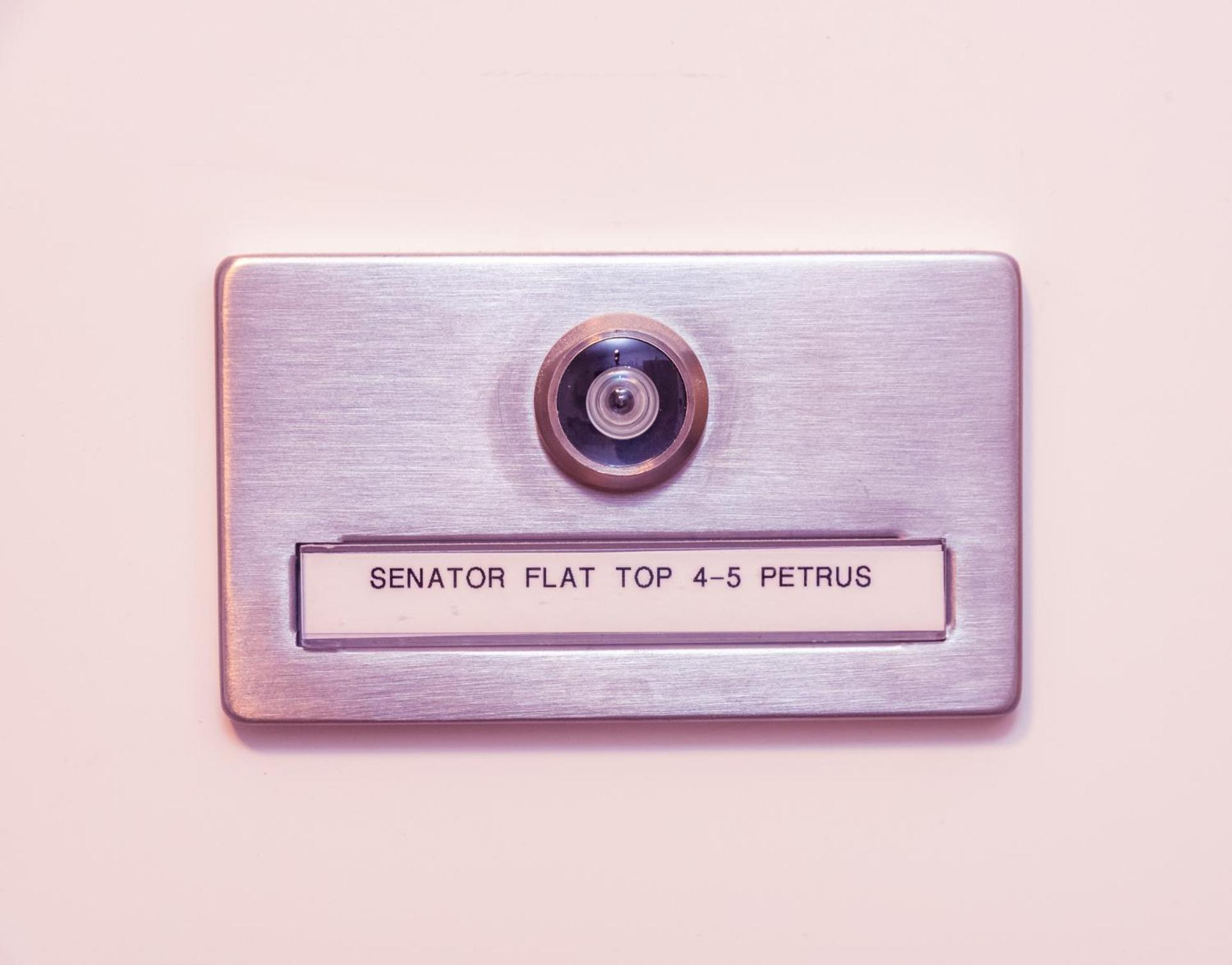 Senator Flats Petrus & Kardinal Nagl