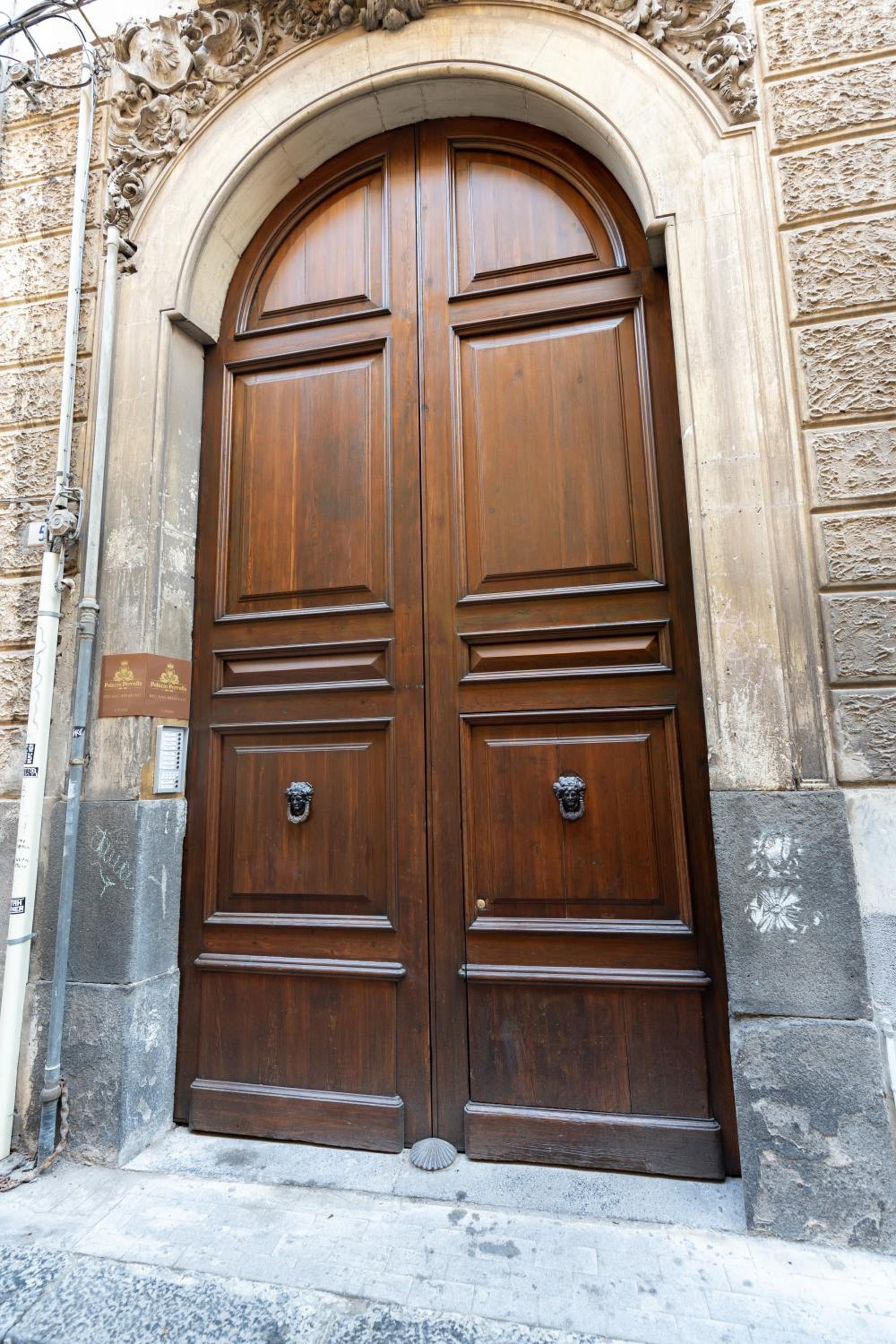 Hotel B&B Palazzo Perrotta - Image 1