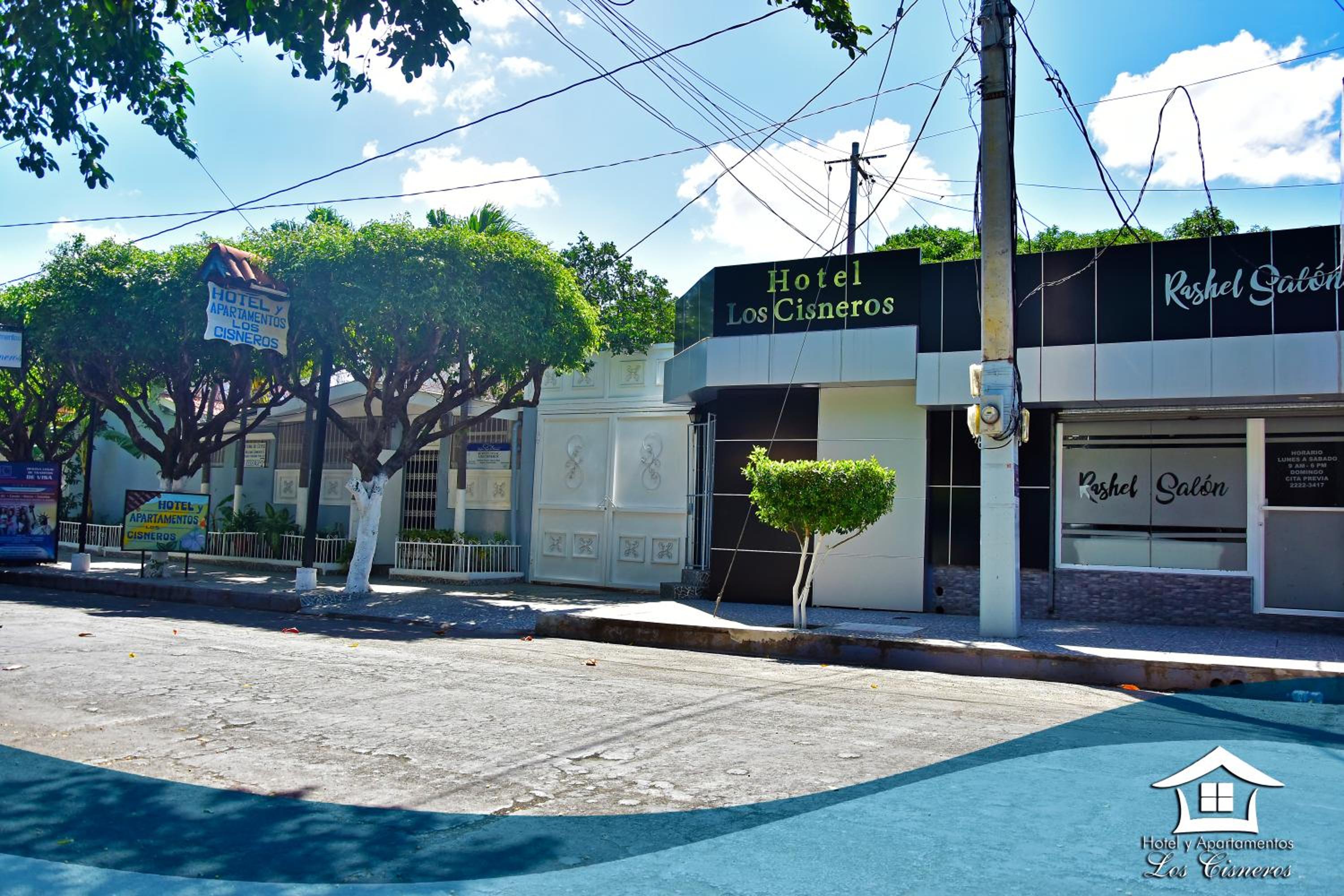 Hotel y Apartments Los Cisneros