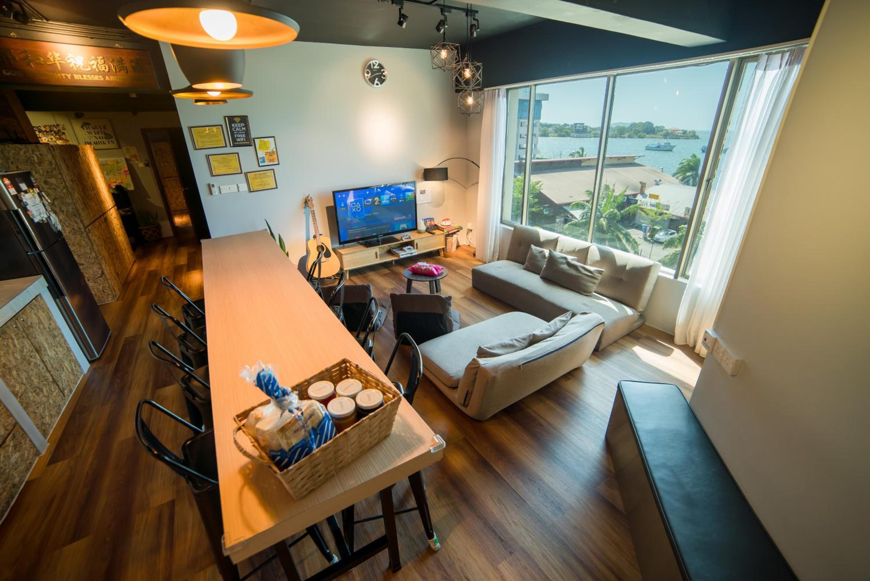 Homy Seafront Hostel photo 2