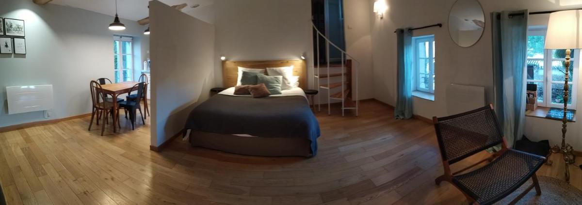 Le Clos Du Perret view 2