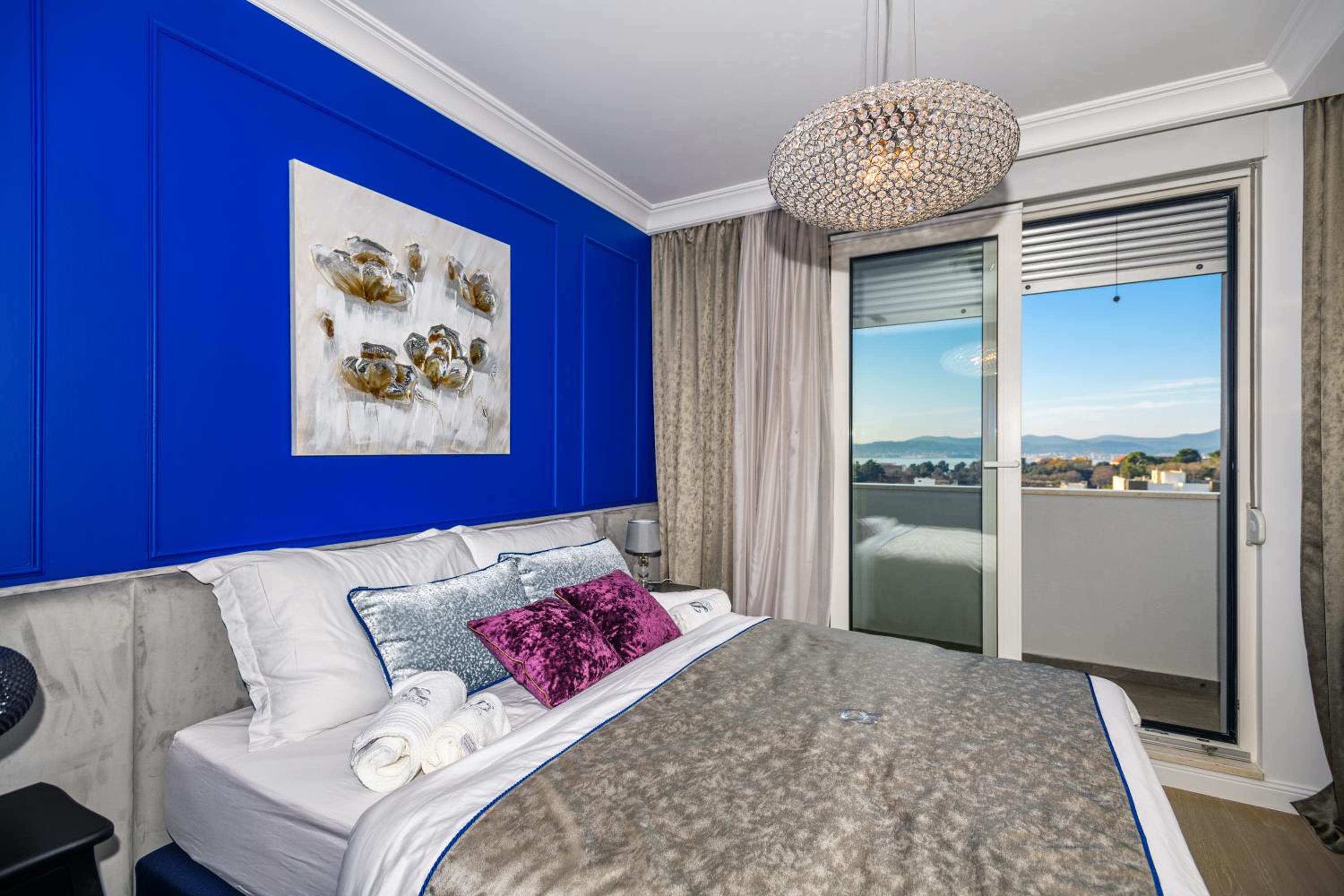 DiVine Luxury Apartment Purple view 4