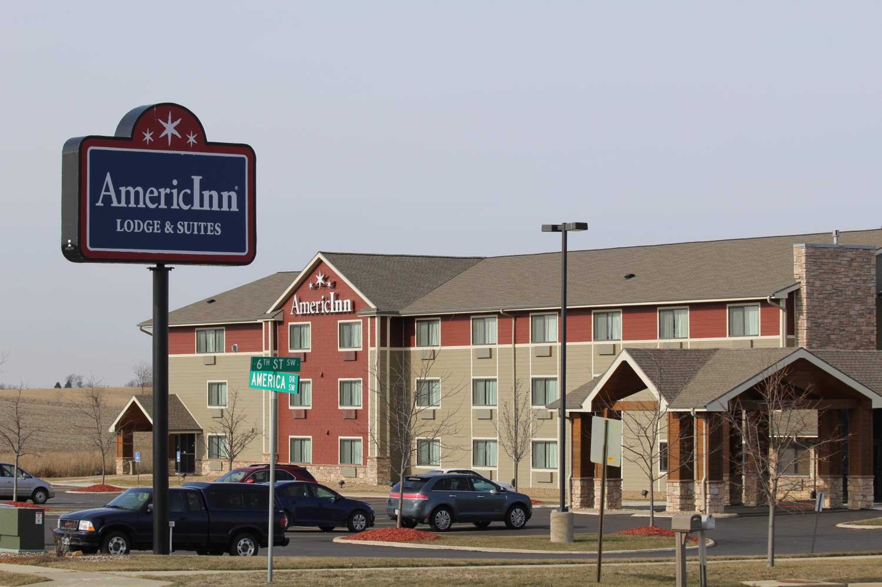 Cedar Rapids Vacations - AmericInn by Wyndham Cedar Rapids Airport - Property Image 1