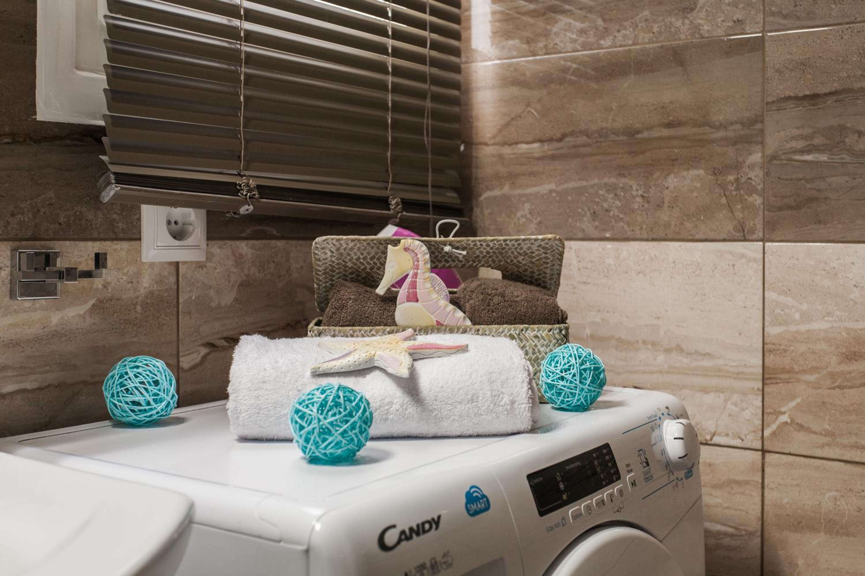 A Modern Antique Central 3 Bedroom Simple Apartment near to Acropolis