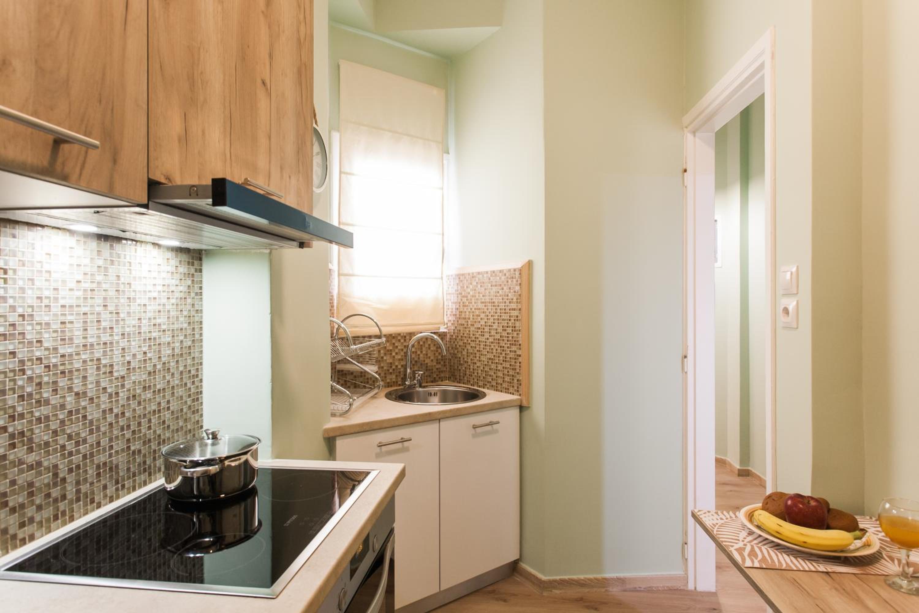 A Modern Antique Central 3 Bedroom Simple Apartment near to Acropolis