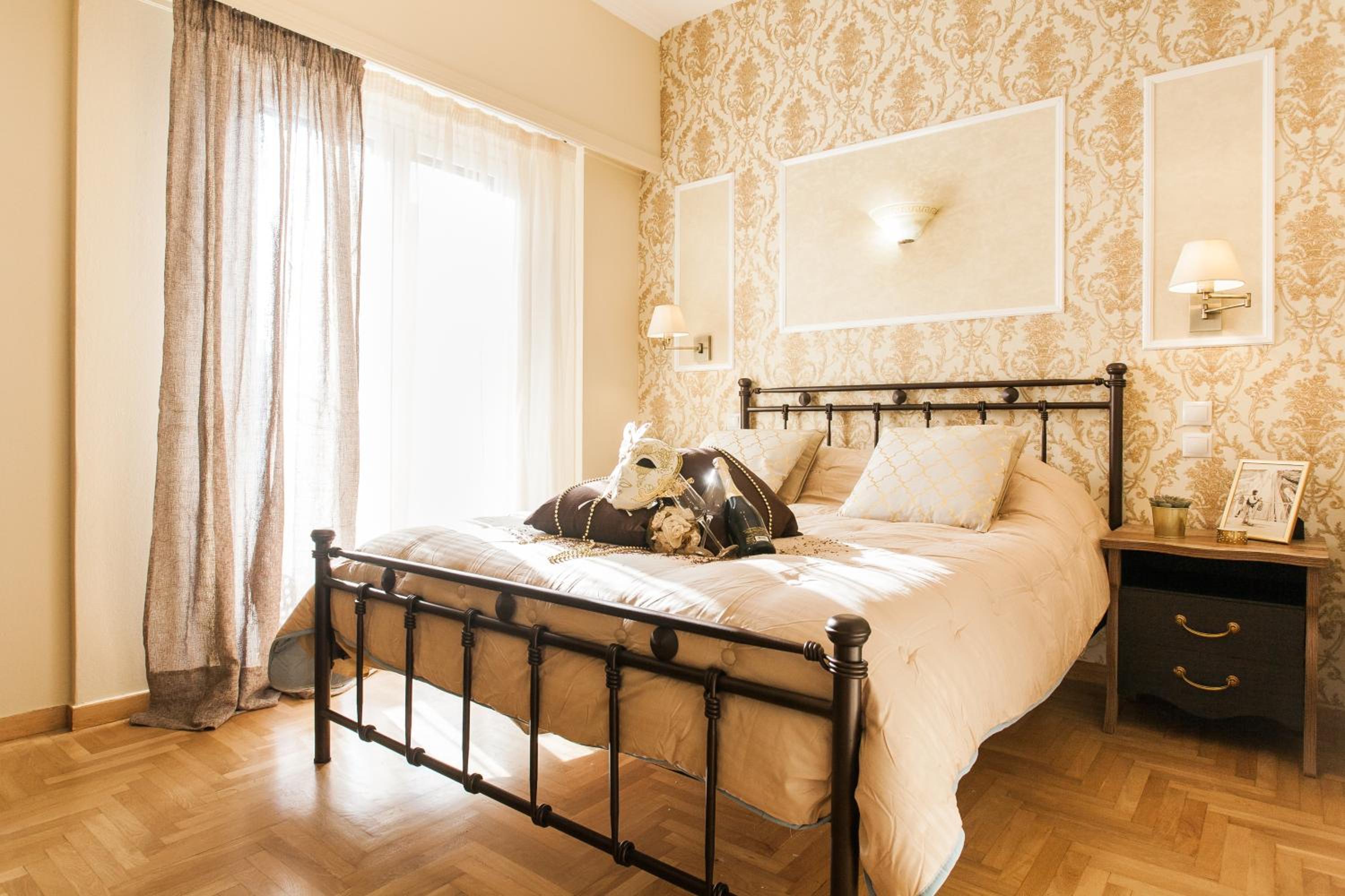A Modern Antique Central 3 Bedroom Simple Apartment near to Acropolis