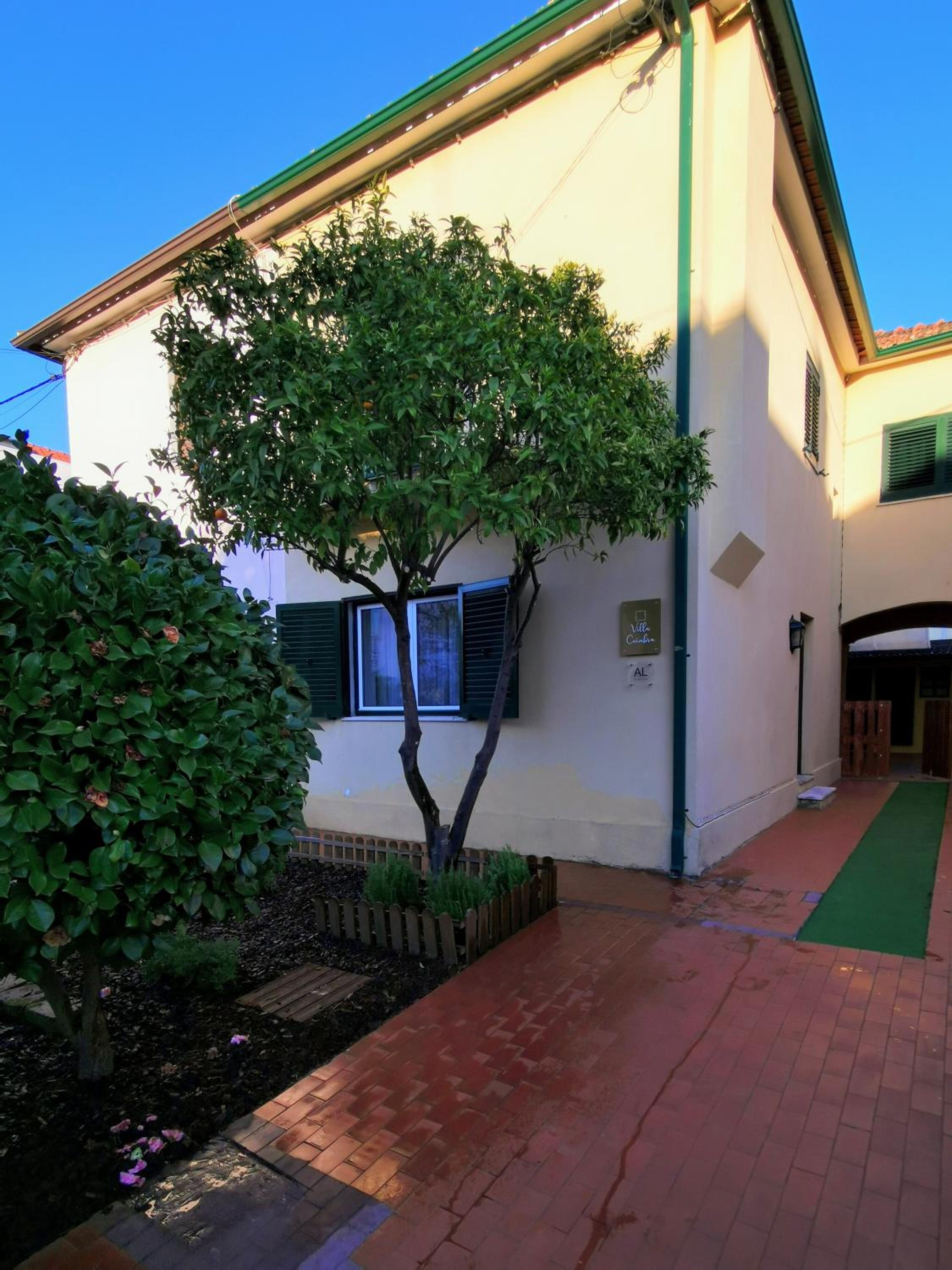 Hotel Villa Coimbra - Casa Inteira - Image 1