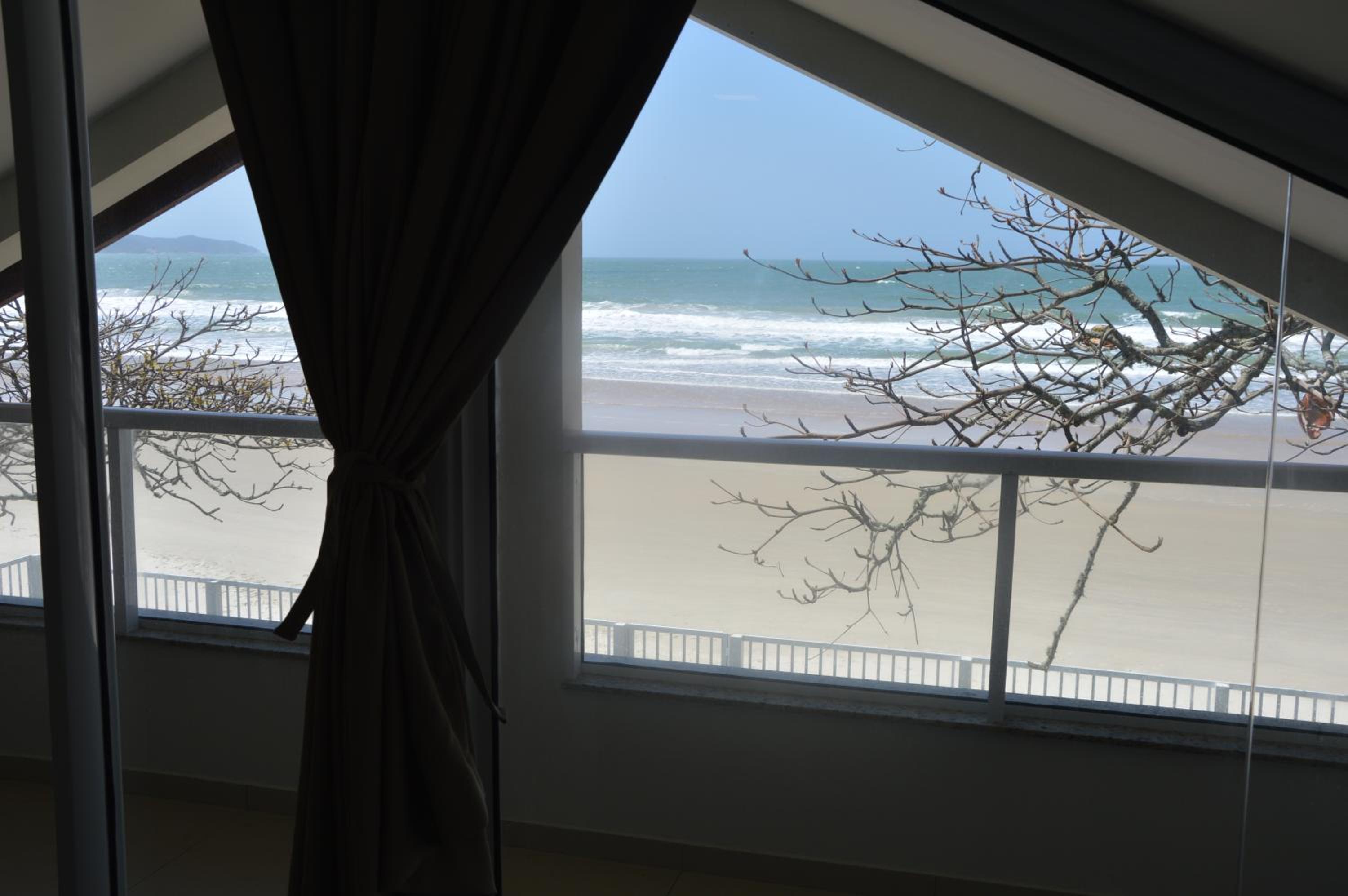 Belíssima Casa - Pé na areia - Bombinhas - Canto Grande