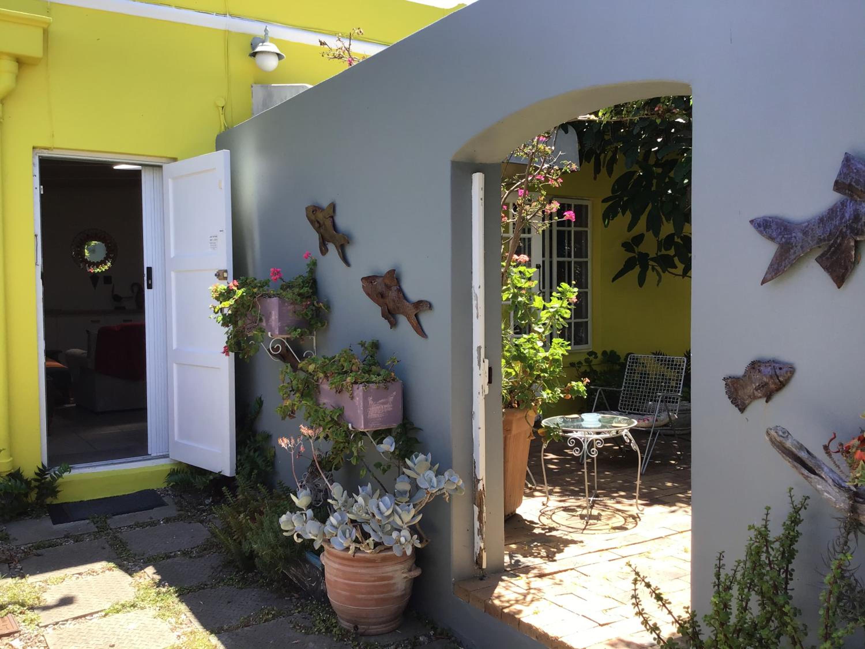 Funky cottage — photo 20