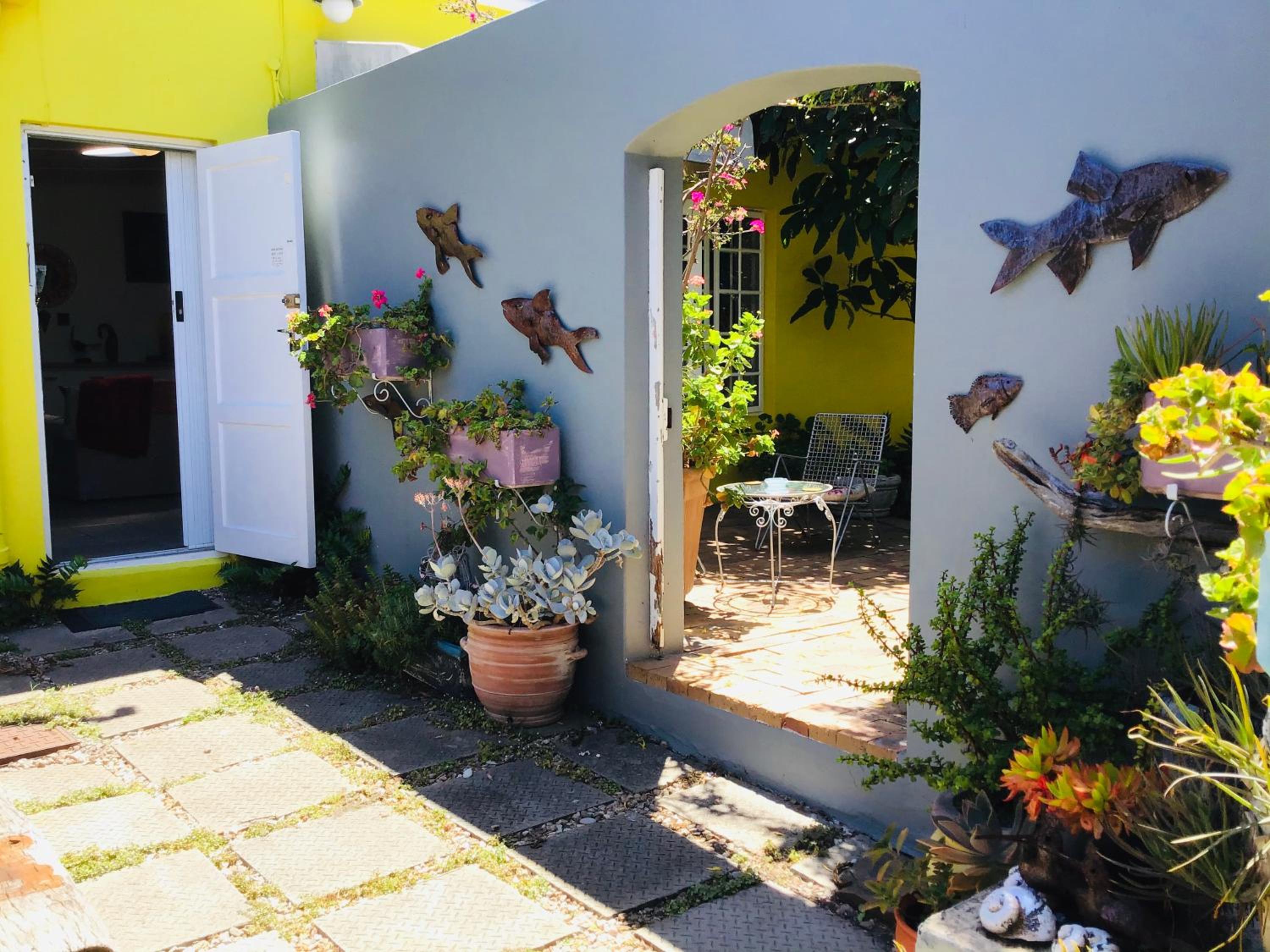 Funky cottage — photo 49