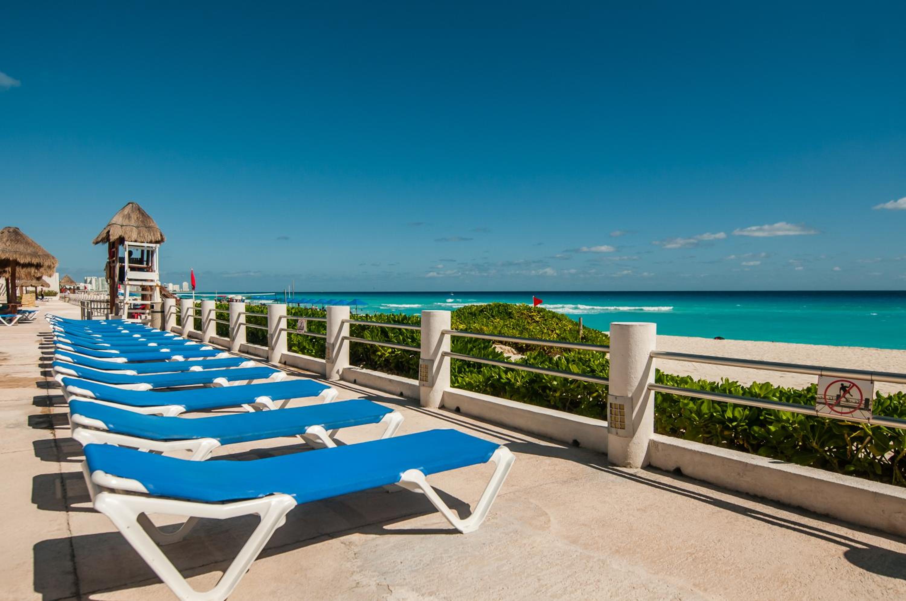 HotelZone L16 Beach Access