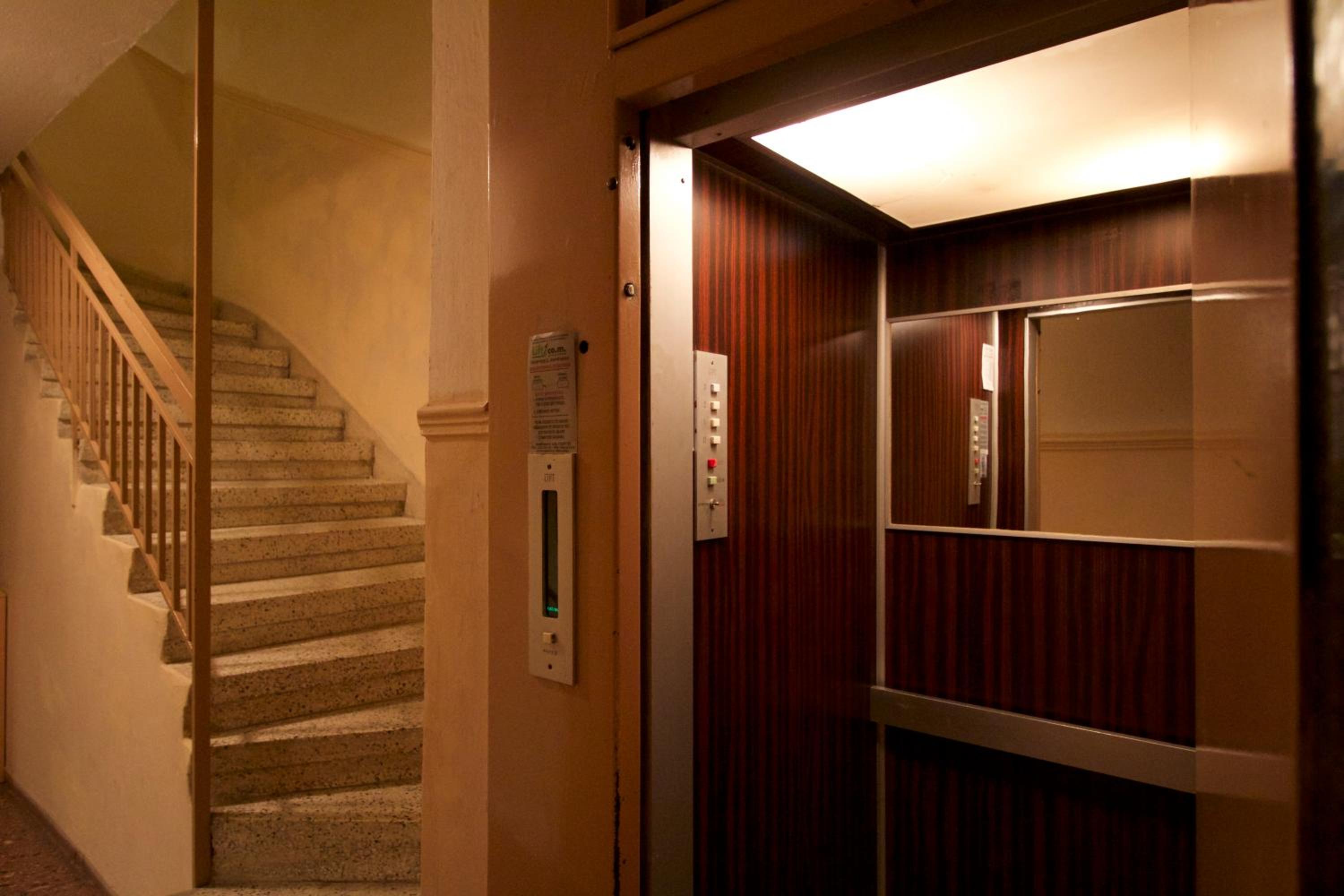 Eros - Luxurious Apartment view 5