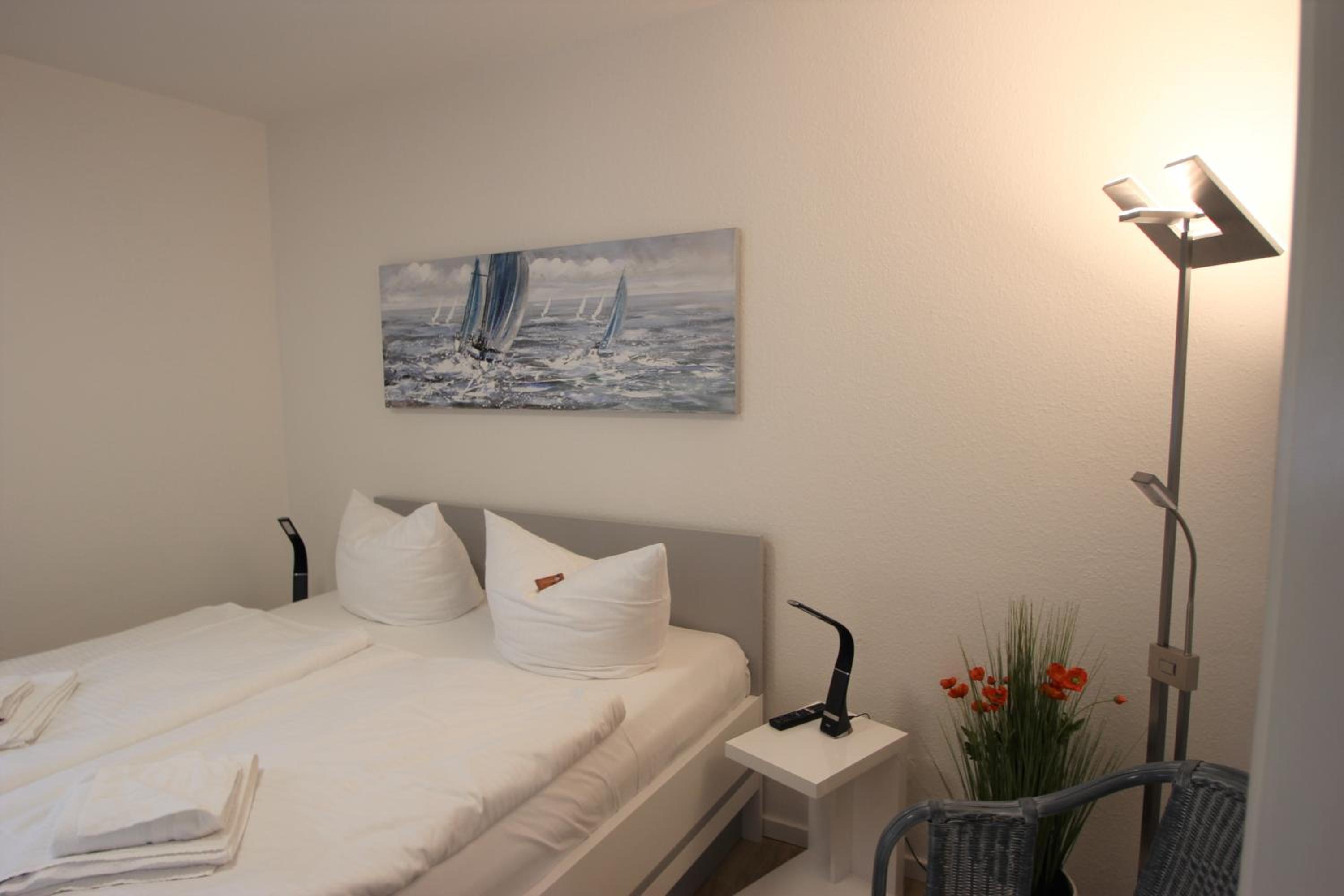 Ferienwohnung Tine mit Balkon, Fahrrädern und Strandkorb im Sommer