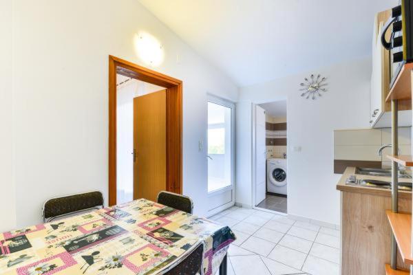 Apartments Leut near the Queen Beach - by TA Leut Agency view 5