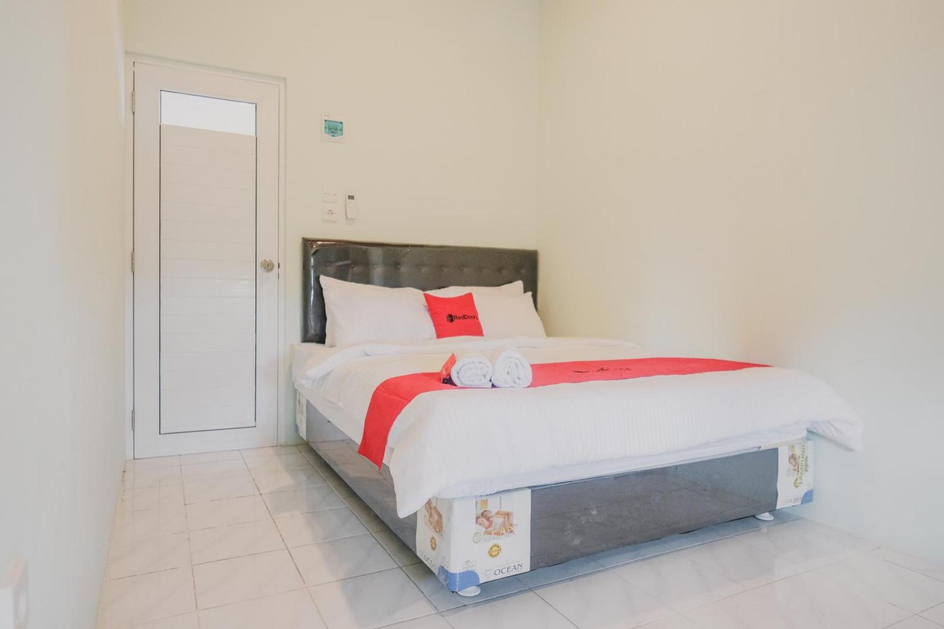 RedDoorz @ Jalan Pangeran Antasari Lampung 2, Lampung - 22