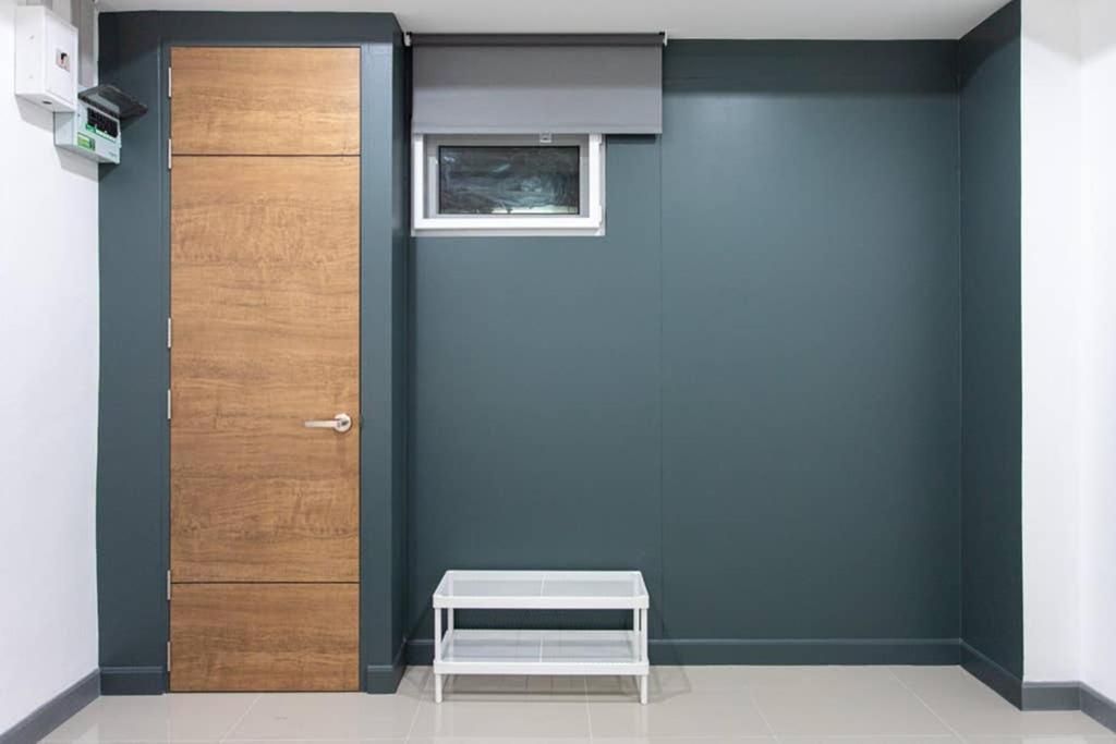 P1 Silom Pan large room full kitchen WIFI 4-6pax