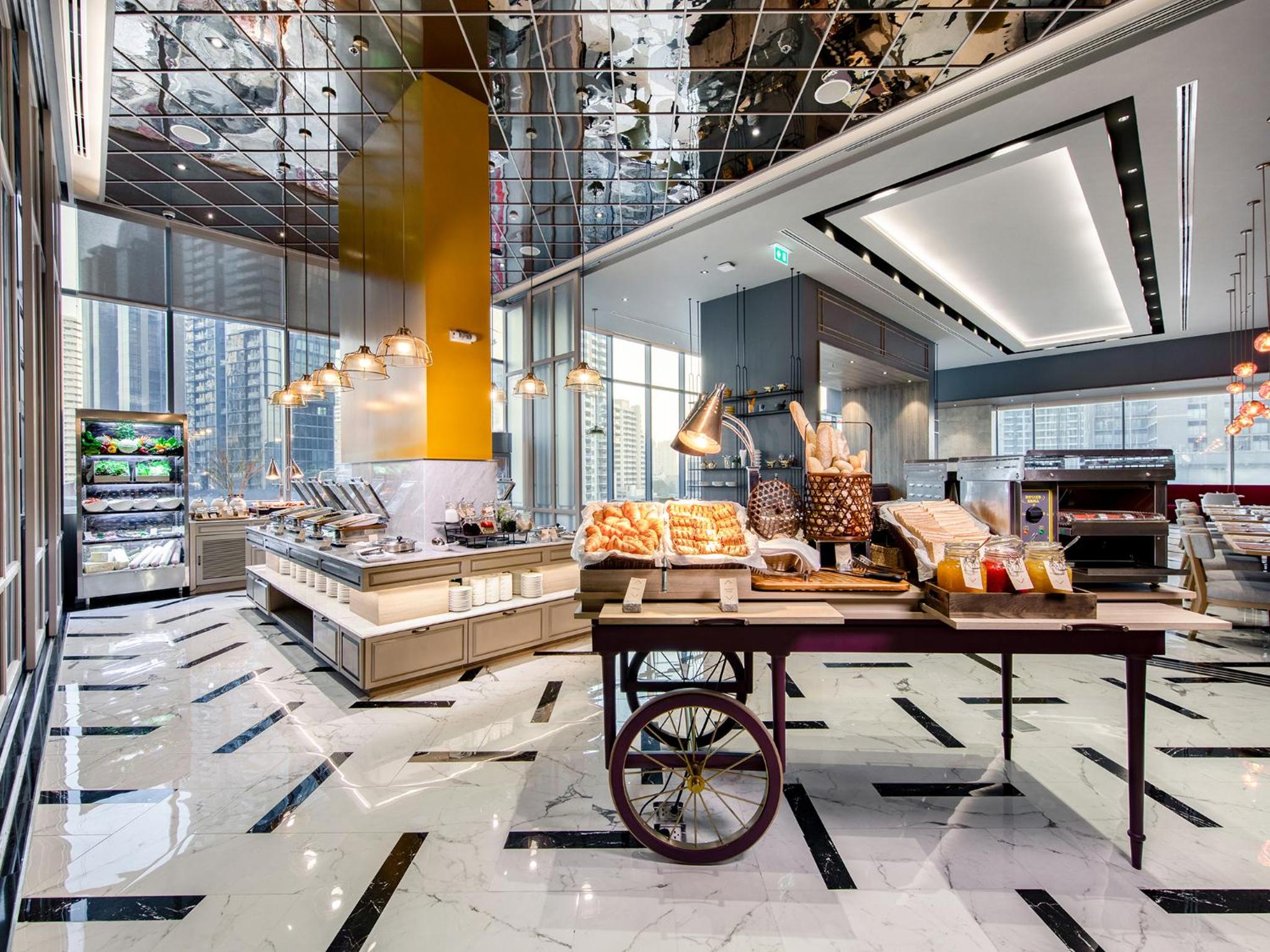 Mercure Bangkok Sukhumvit 24 13