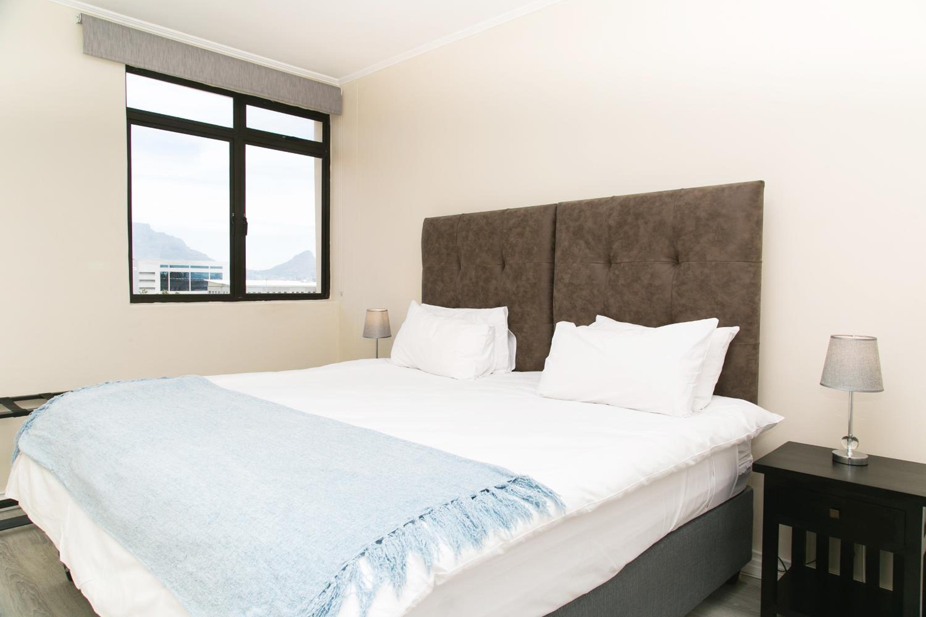 Island Club Hotel & Apartments