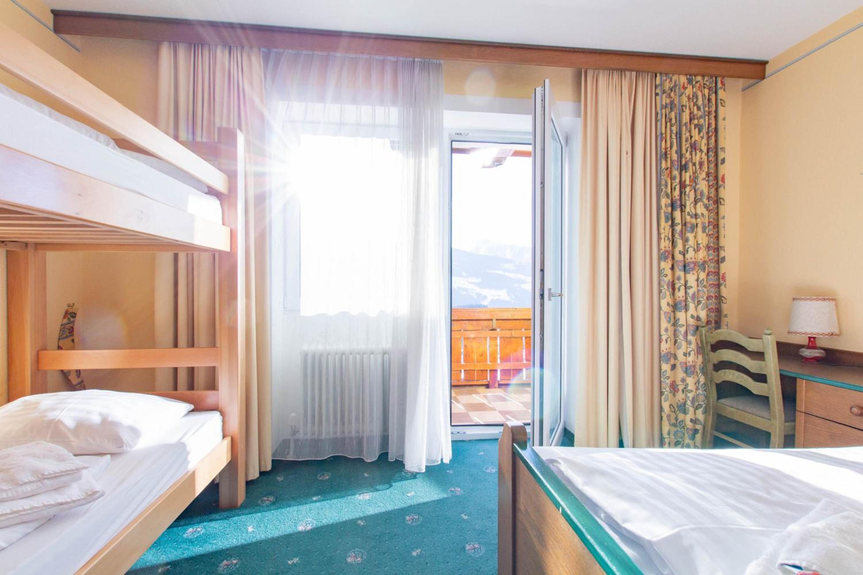 Mountain Hotel & Hostel