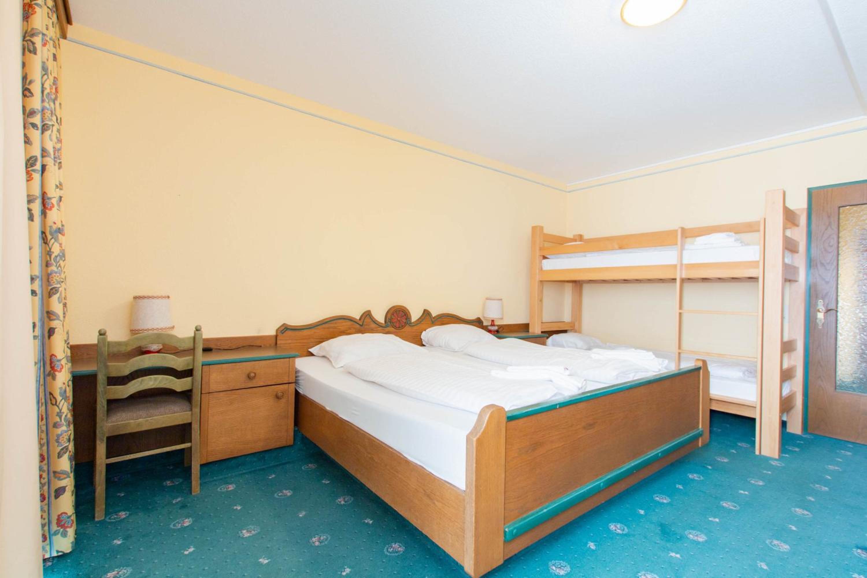 Mountain Hotel & Hostel