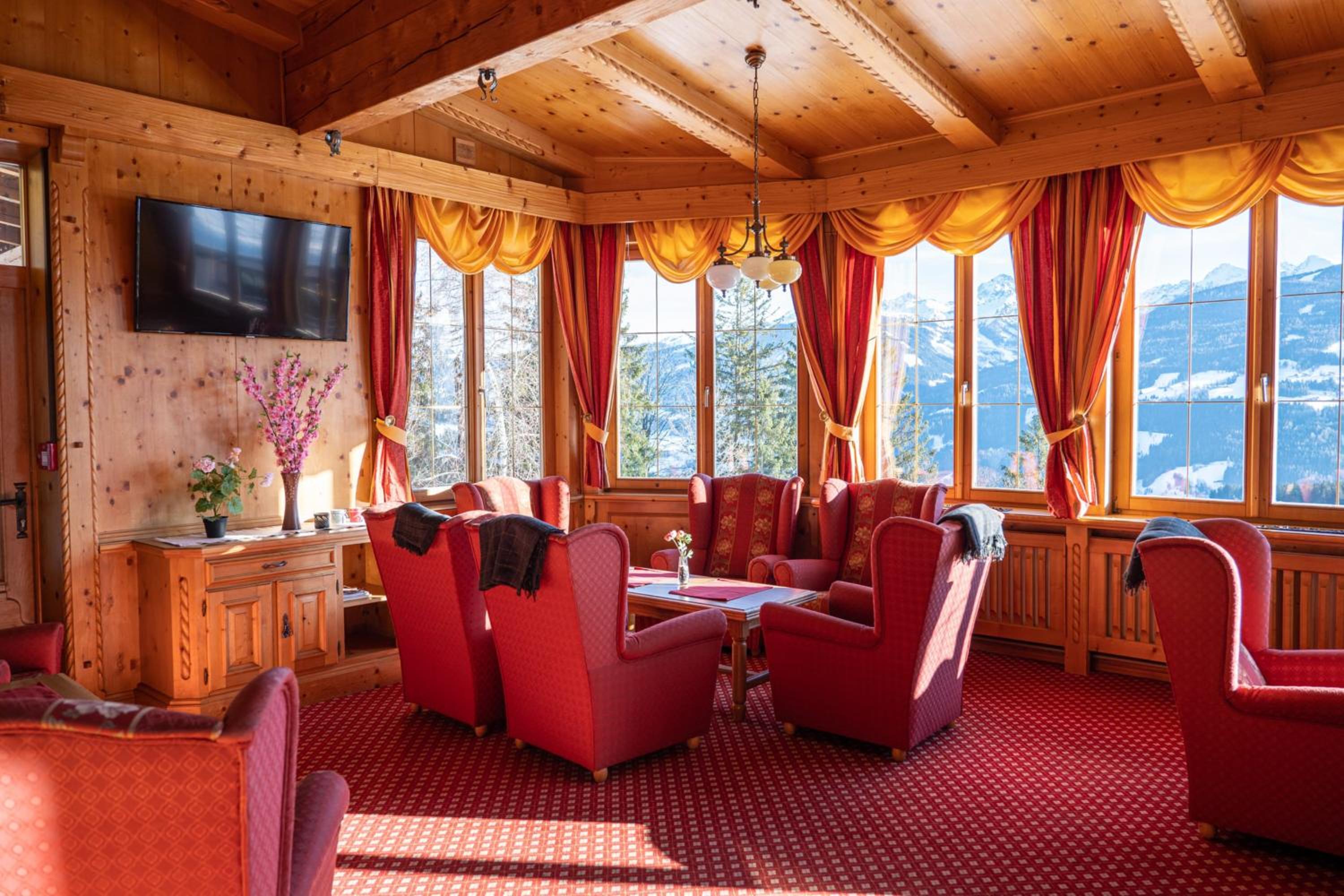 Mountain Hotel & Hostel