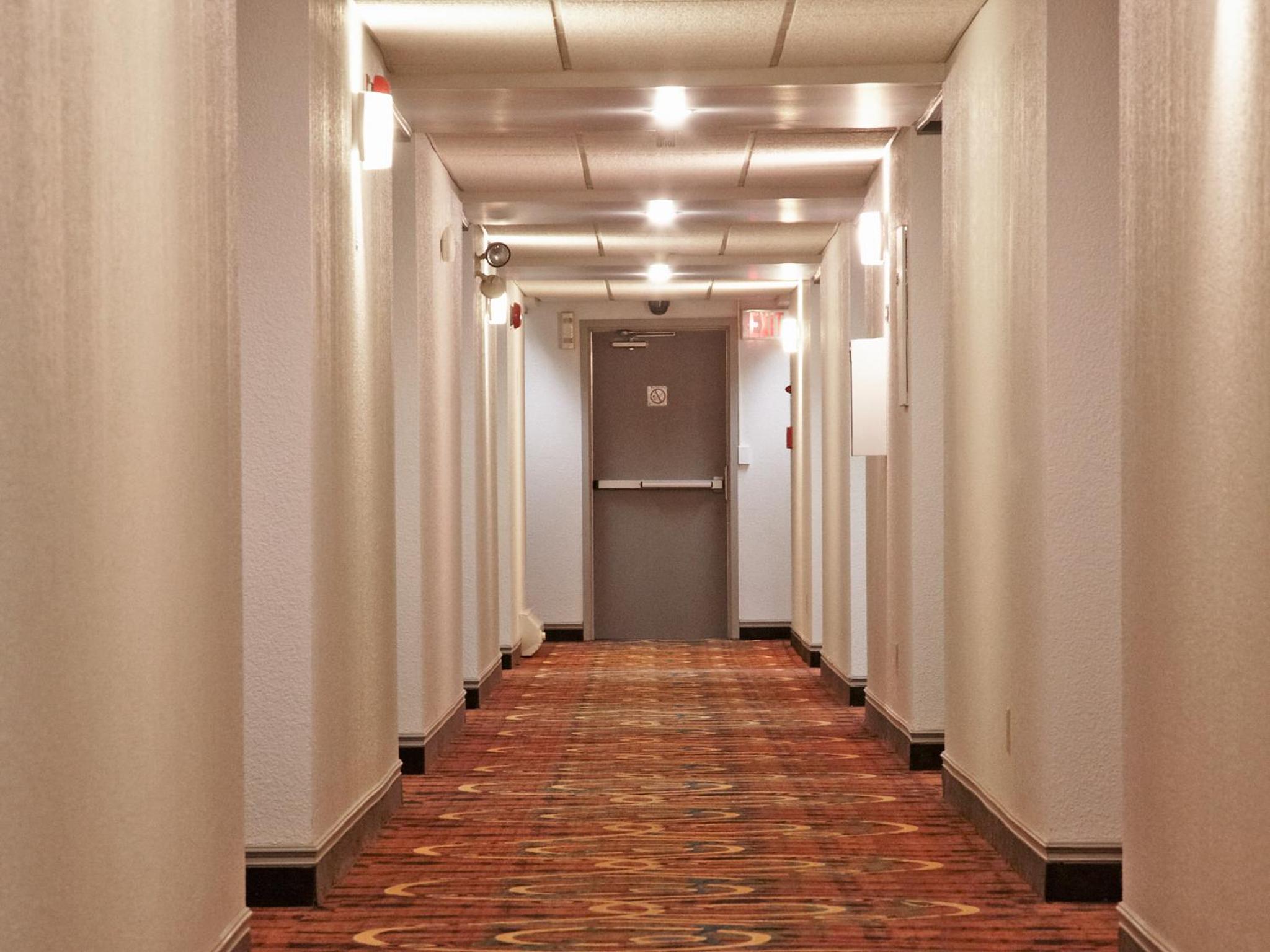 Colonial Square Inn & Suites