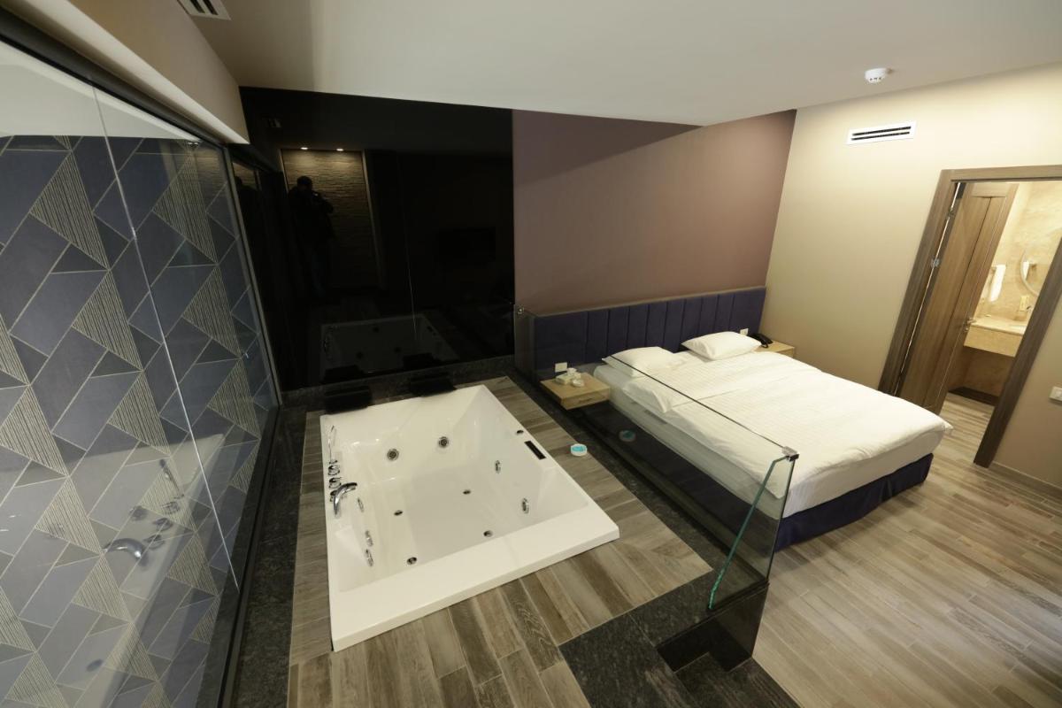 Jacuzzi