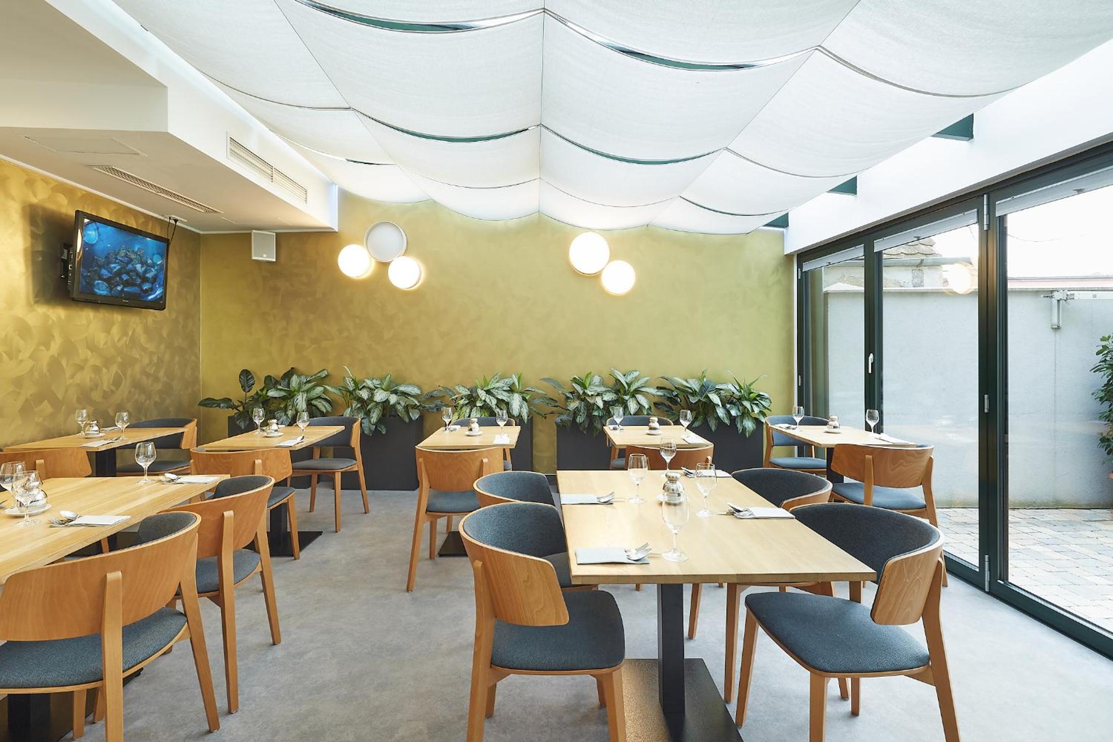 Fine Restaurant & Apartments