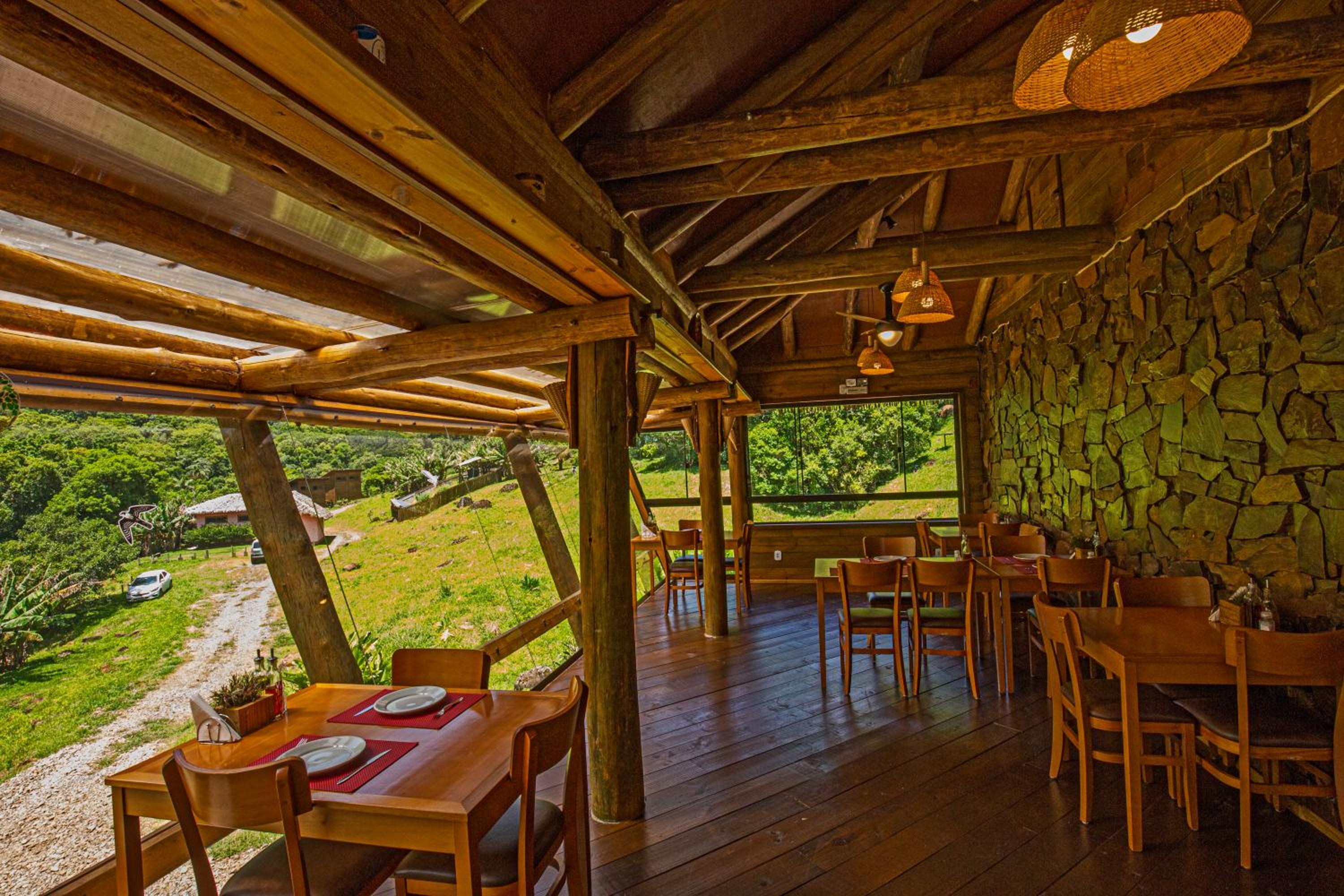Cachoeira dos Borges Cabanas e Parque