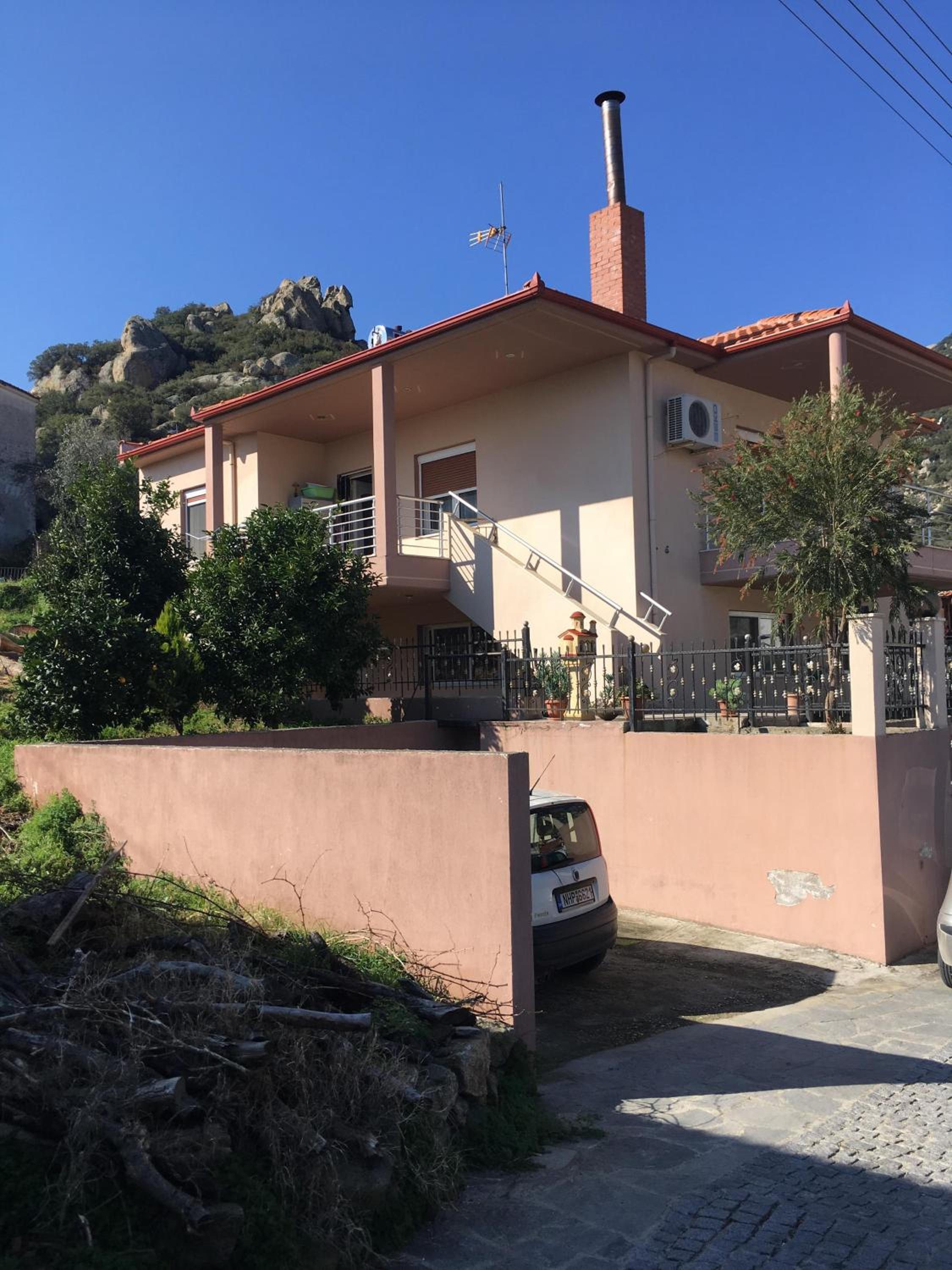 Ploumis House