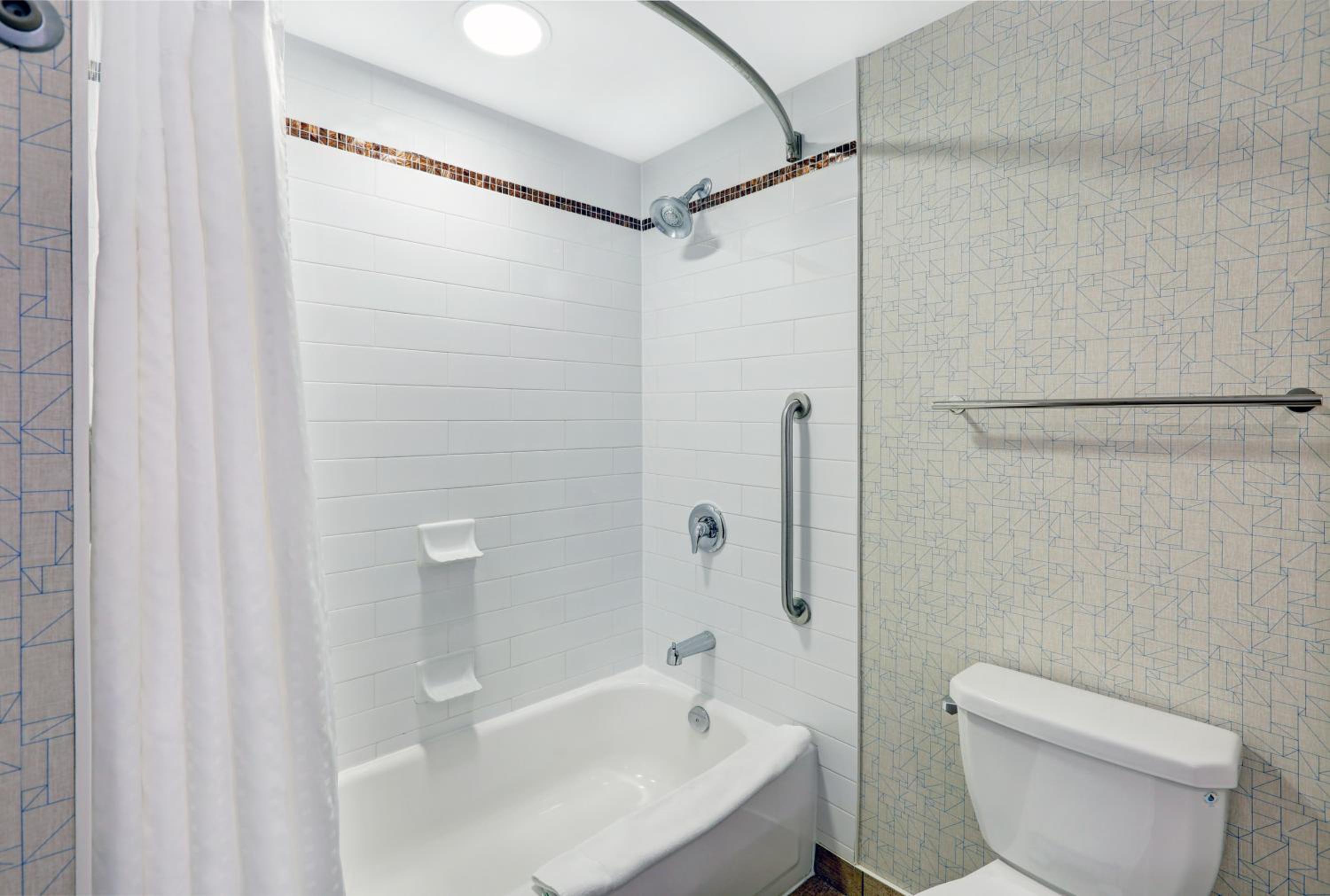 Woodstock Vacations - Holiday Inn Express  Suites - Woodstock, ON CANADA - Property Image 12