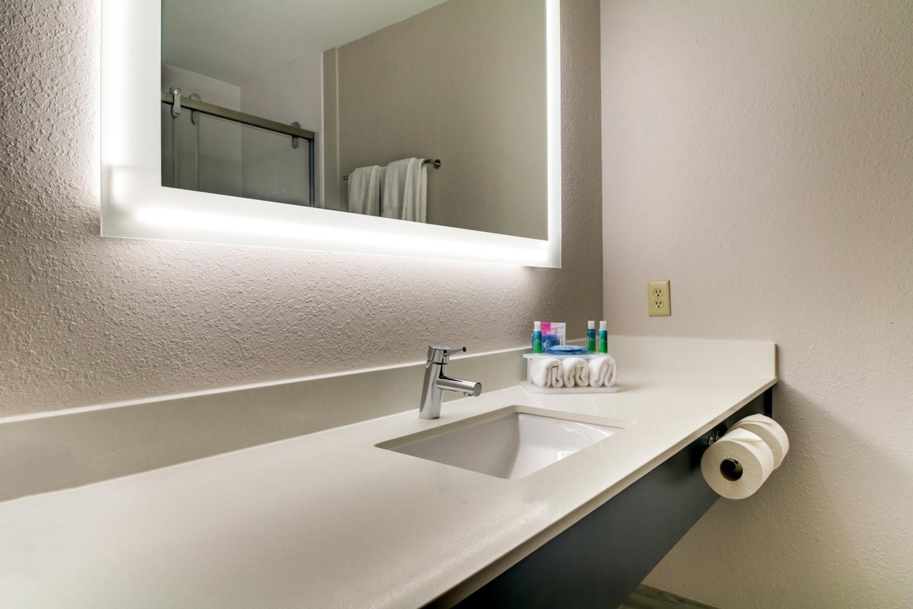Holiday Inn Express Hotel  Suites Live Oak, an IHG Hotel - Property Image 63
