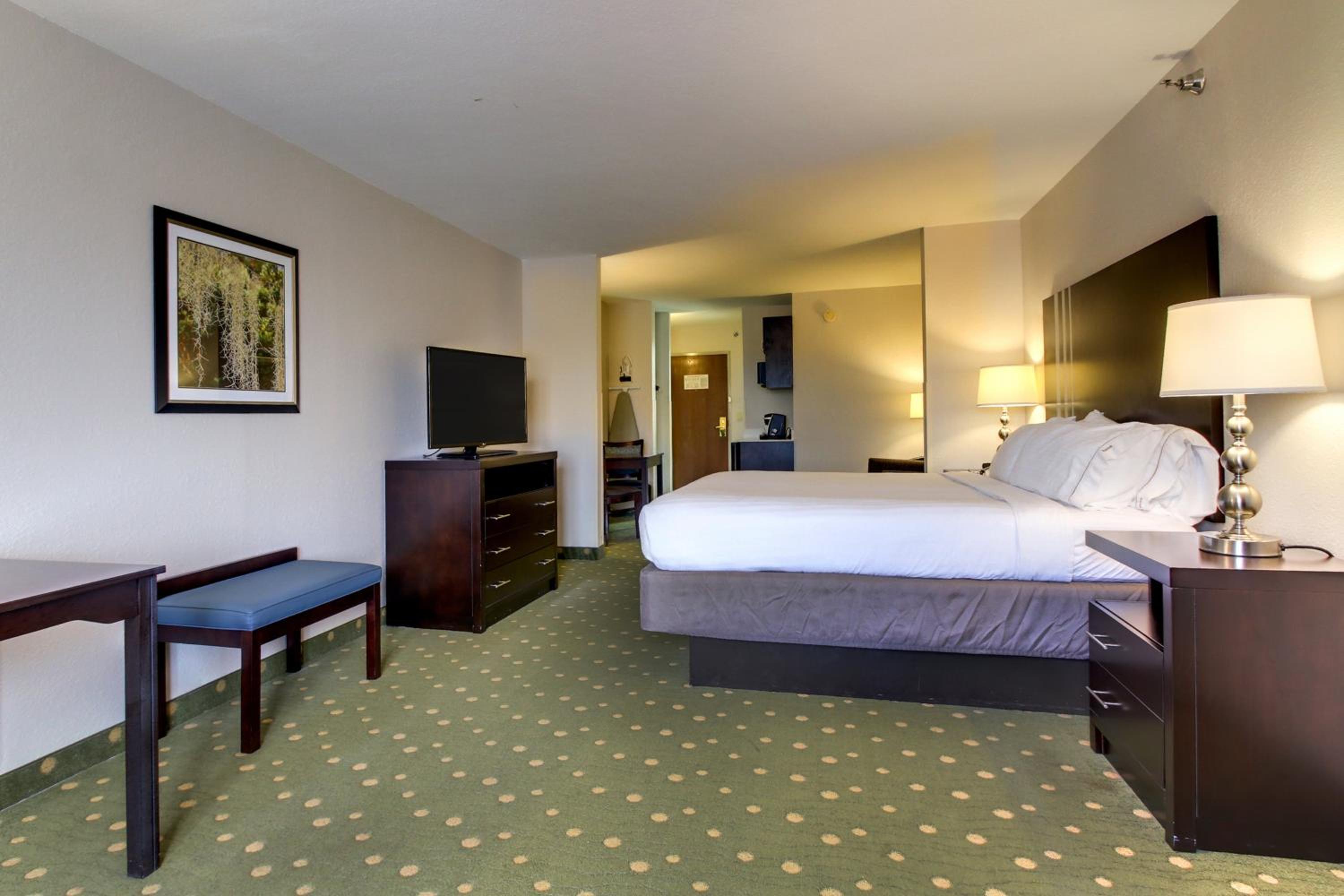 Holiday Inn Express Hotel  Suites Live Oak, an IHG Hotel - Property Image 4