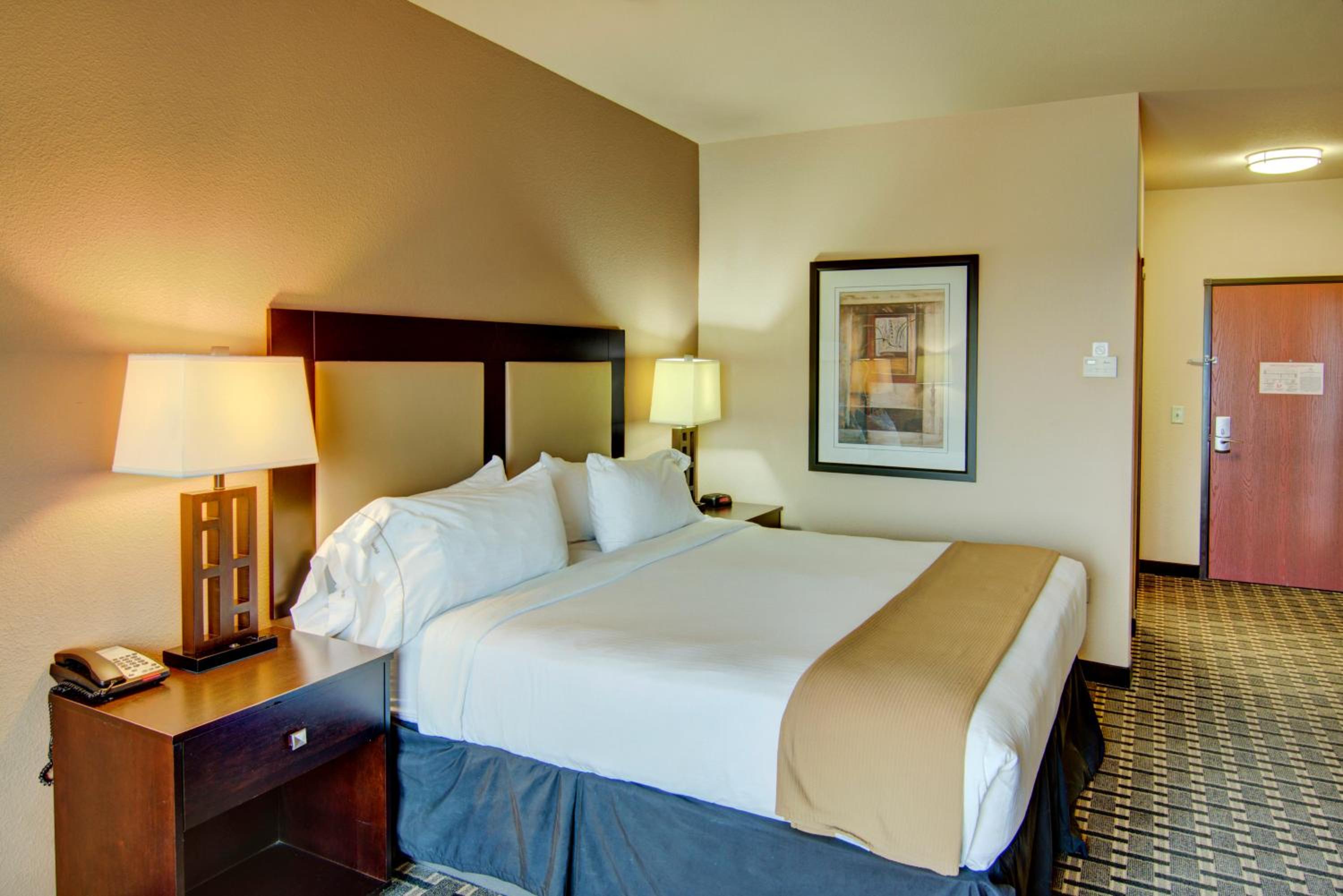 Paris Vacations - Holiday Inn Express Hotel  Suites Paris, an IHG Hotel - Property Image 16