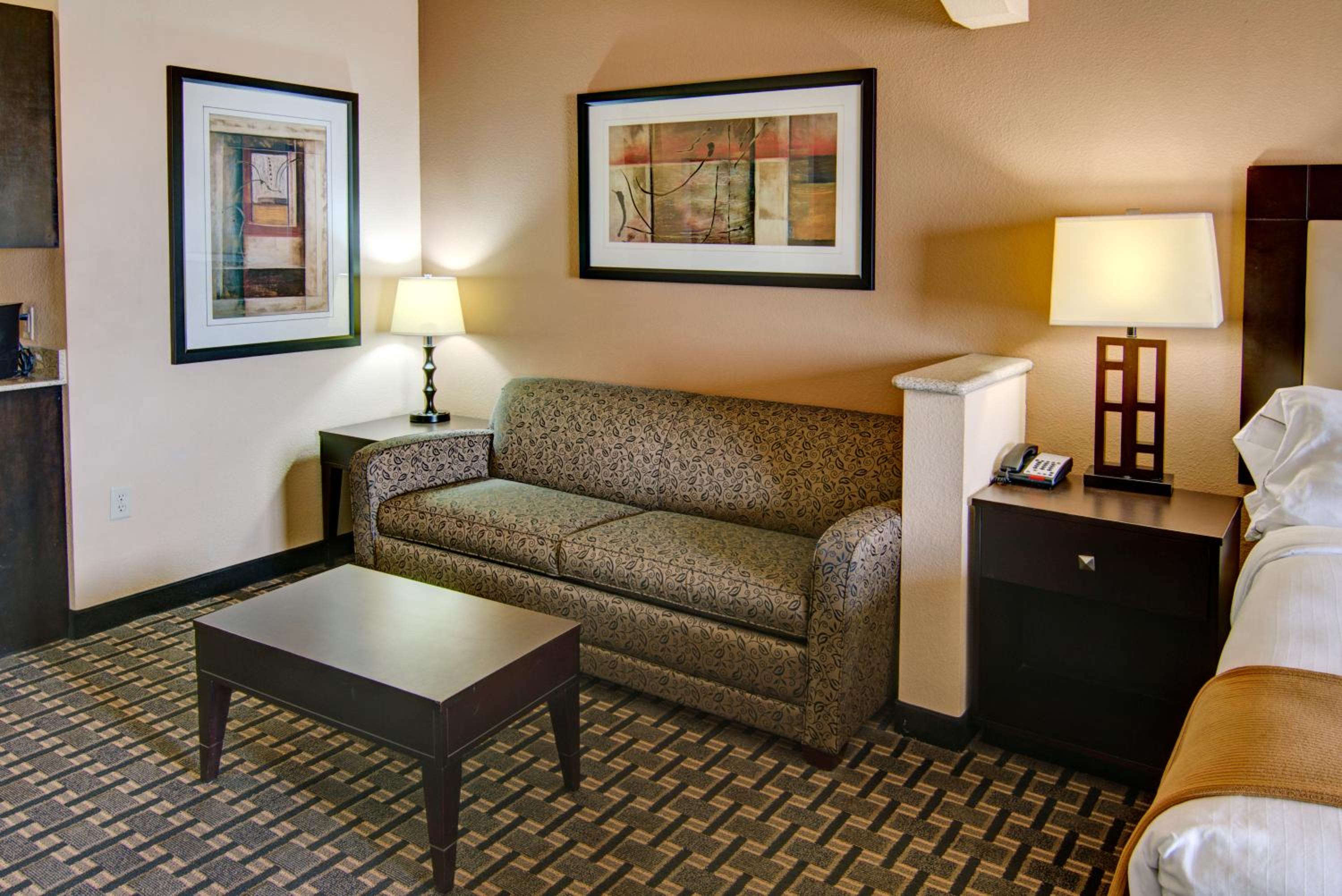Paris Vacations - Holiday Inn Express Hotel  Suites Paris, an IHG Hotel - Property Image 25