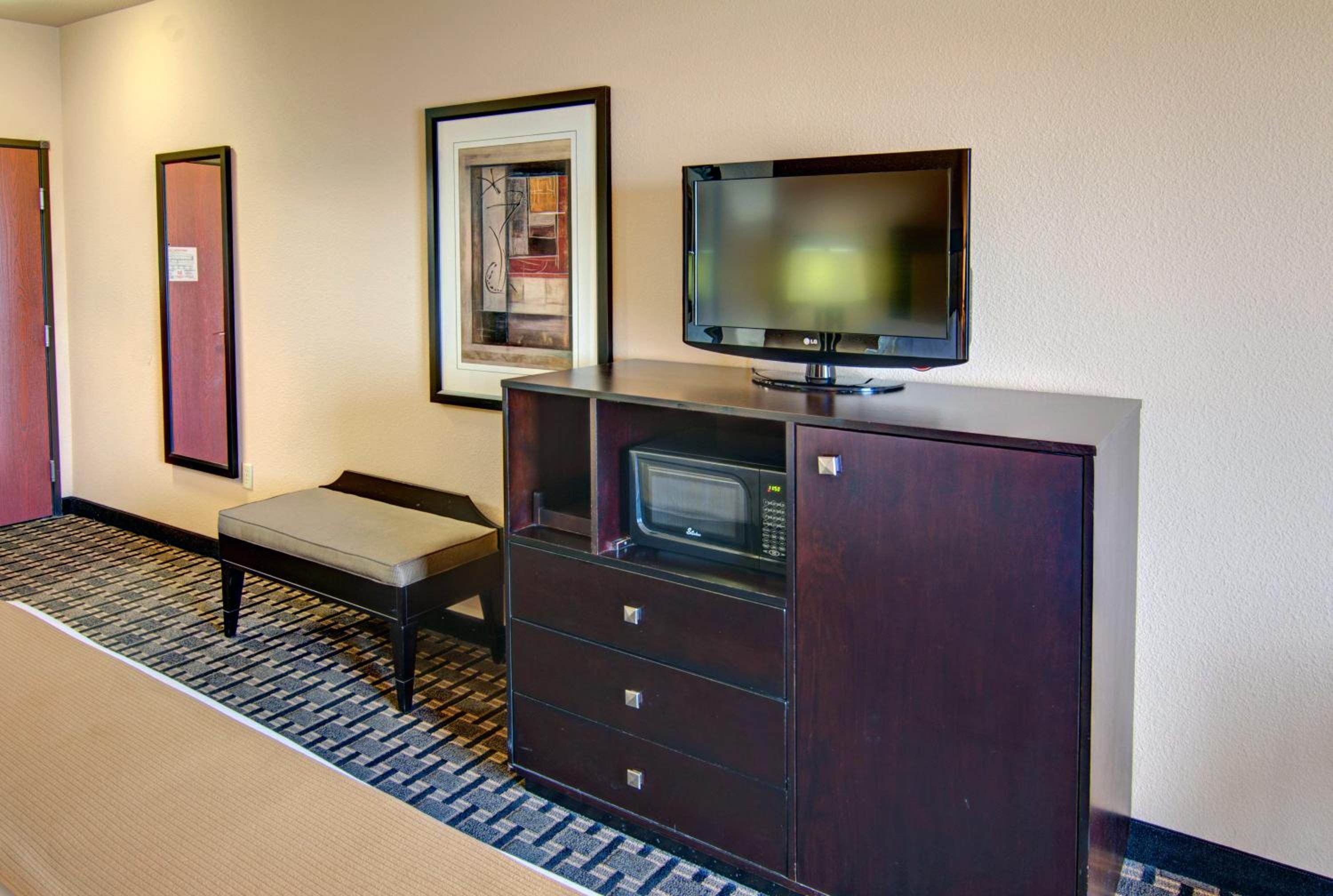 Paris Vacations - Holiday Inn Express Hotel  Suites Paris, an IHG Hotel - Property Image 11