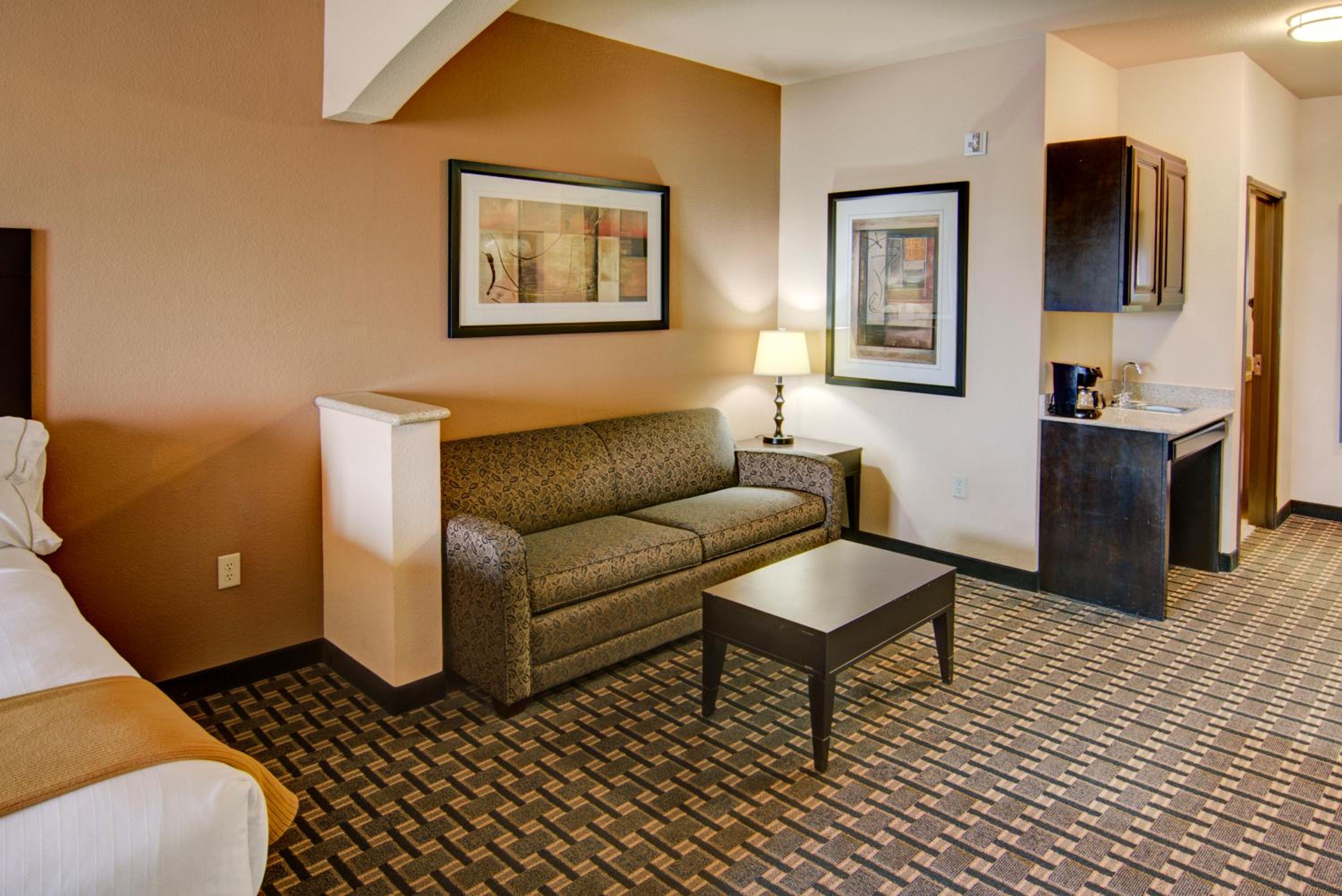 Paris Vacations - Holiday Inn Express Hotel  Suites Paris, an IHG Hotel - Property Image 12