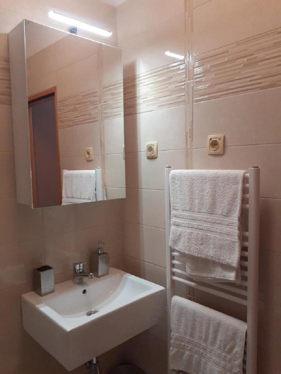 VILLA VOLOSKO with private parking and breakfast,seaview view 4