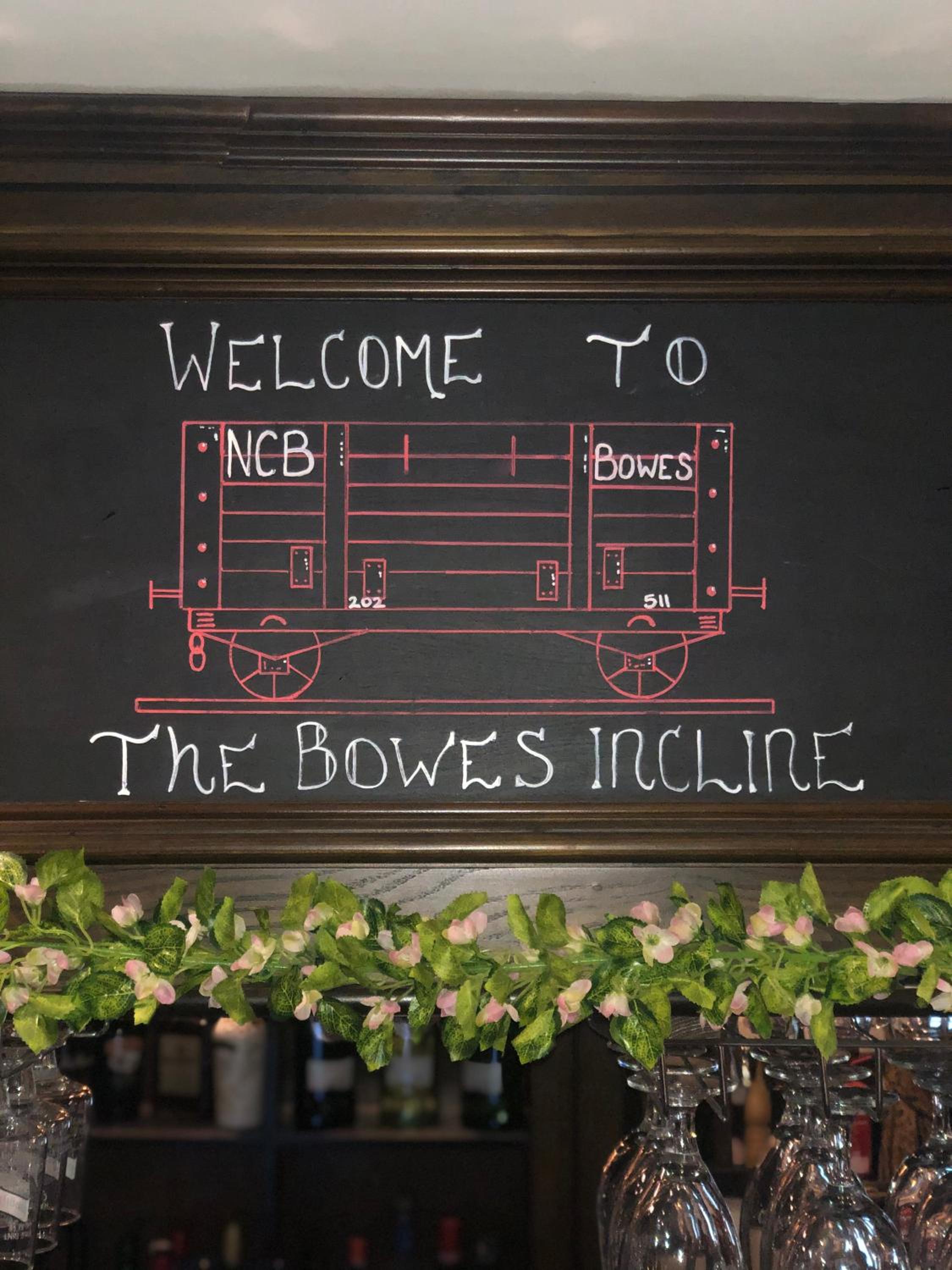 Bowes Incline Hotel